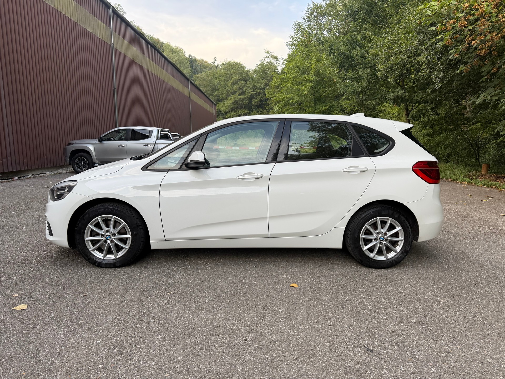 BMW 220d xDrive Active Tourer Steptronic-image-2