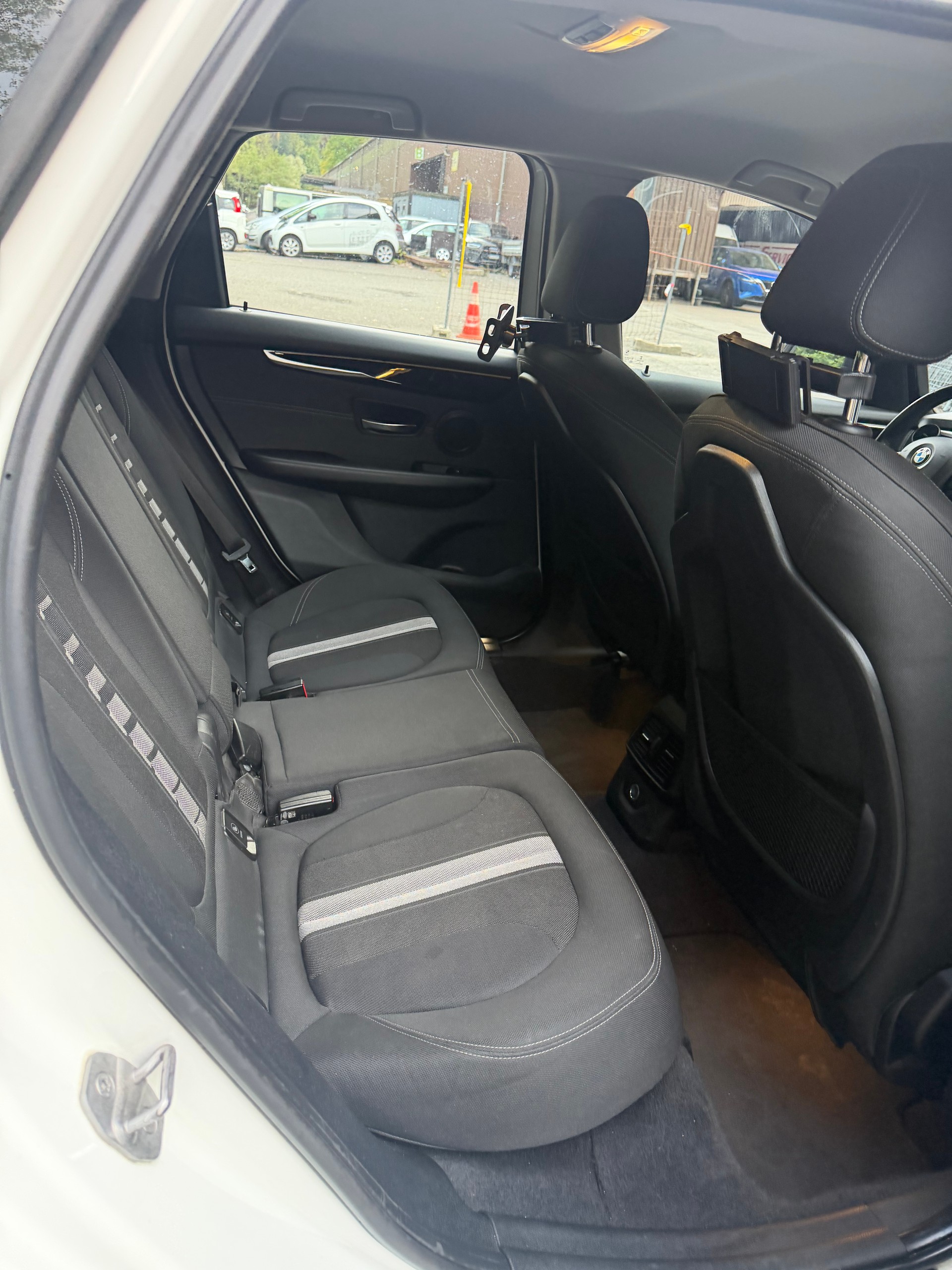 BMW 220d xDrive Active Tourer Steptronic-image-7