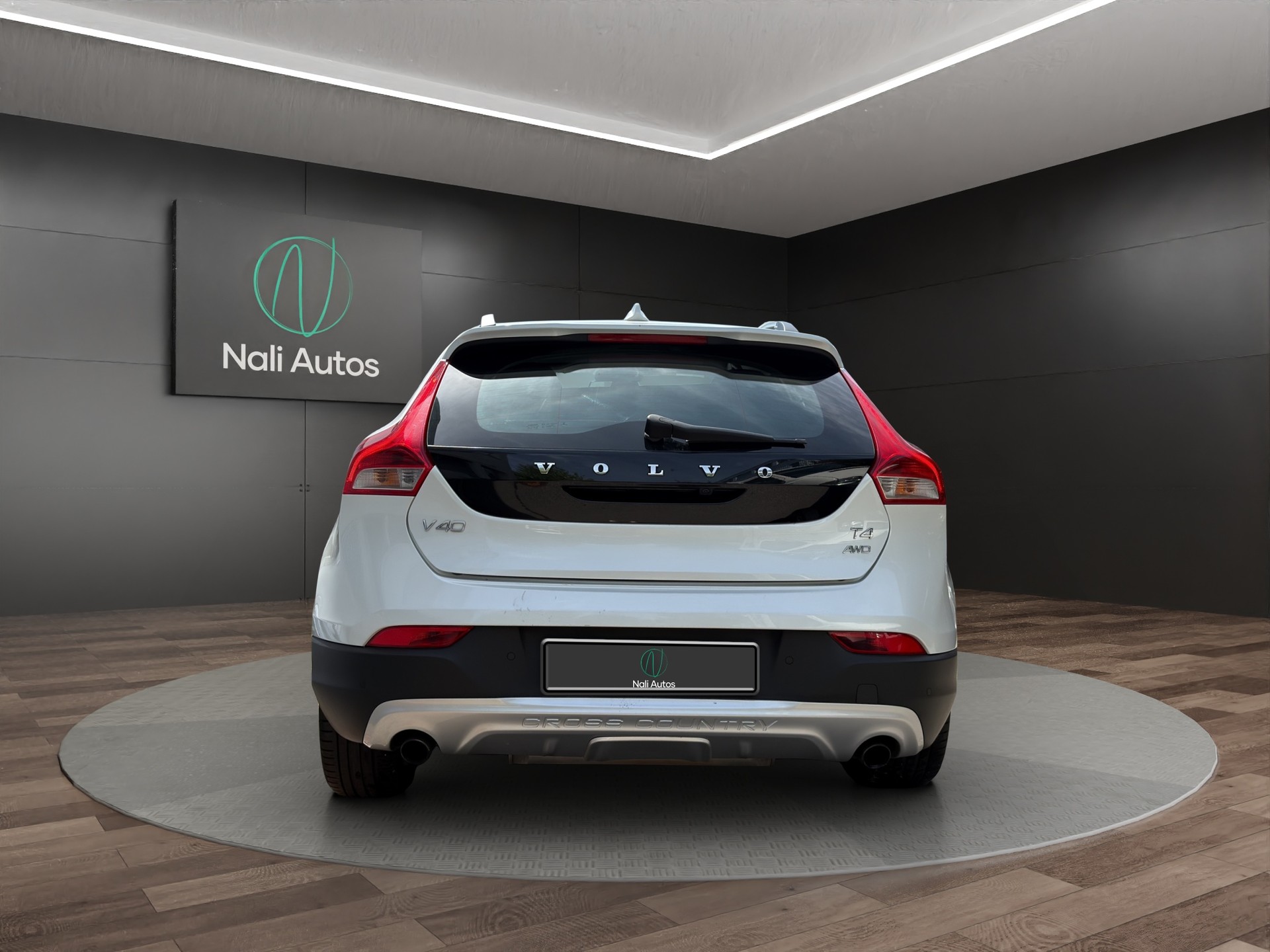 VOLVO V40 Cross Country T4 2.0 AWD Summum Geartronic-image-3