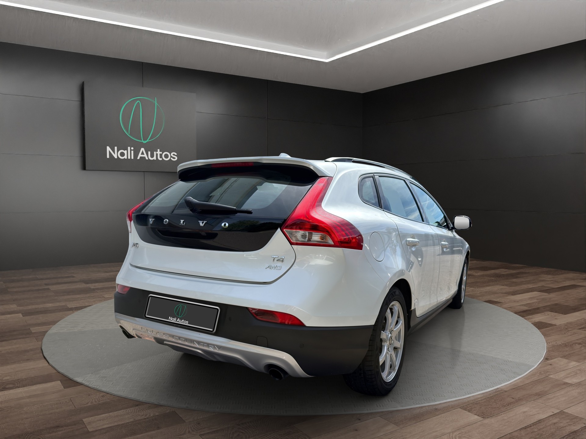 VOLVO V40 Cross Country T4 2.0 AWD Summum Geartronic-image-2