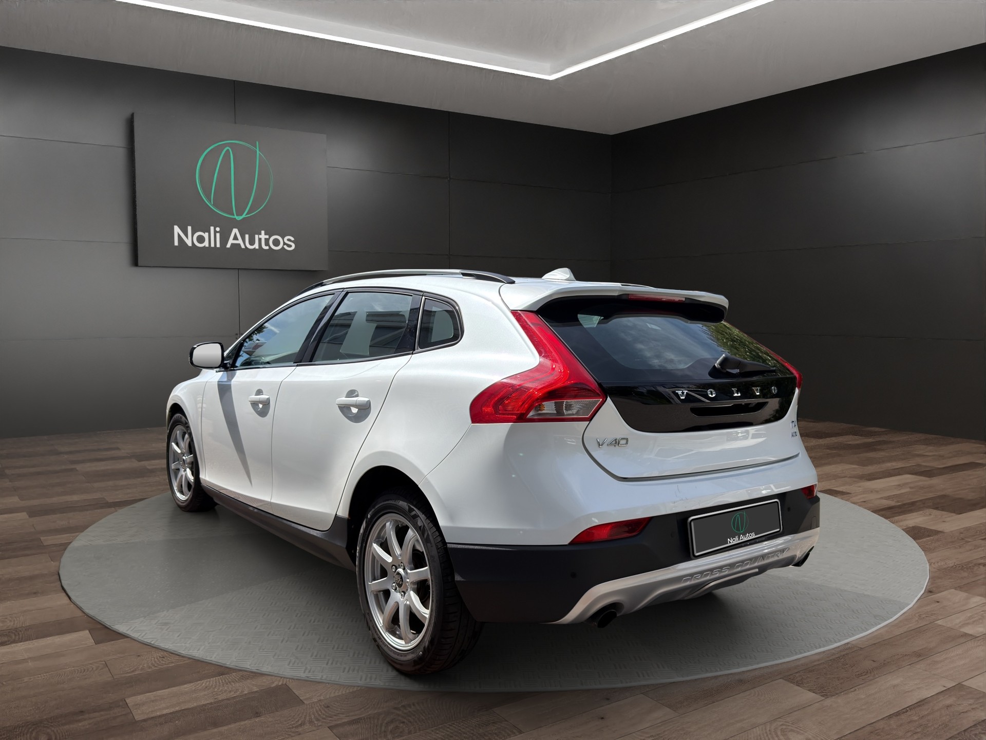 VOLVO V40 Cross Country T4 2.0 AWD Summum Geartronic-image-4