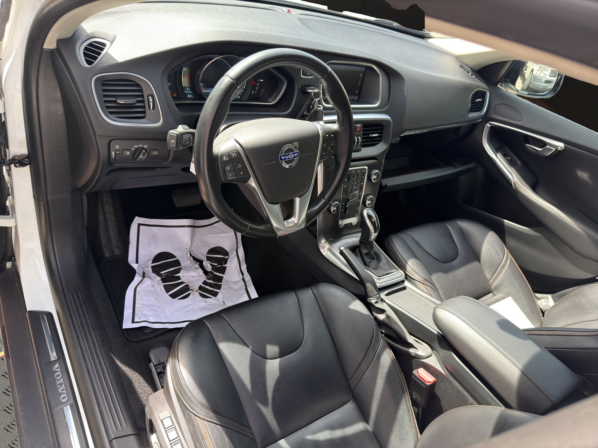 VOLVO V40 Cross Country T4 2.0 AWD Summum Geartronic-image-8