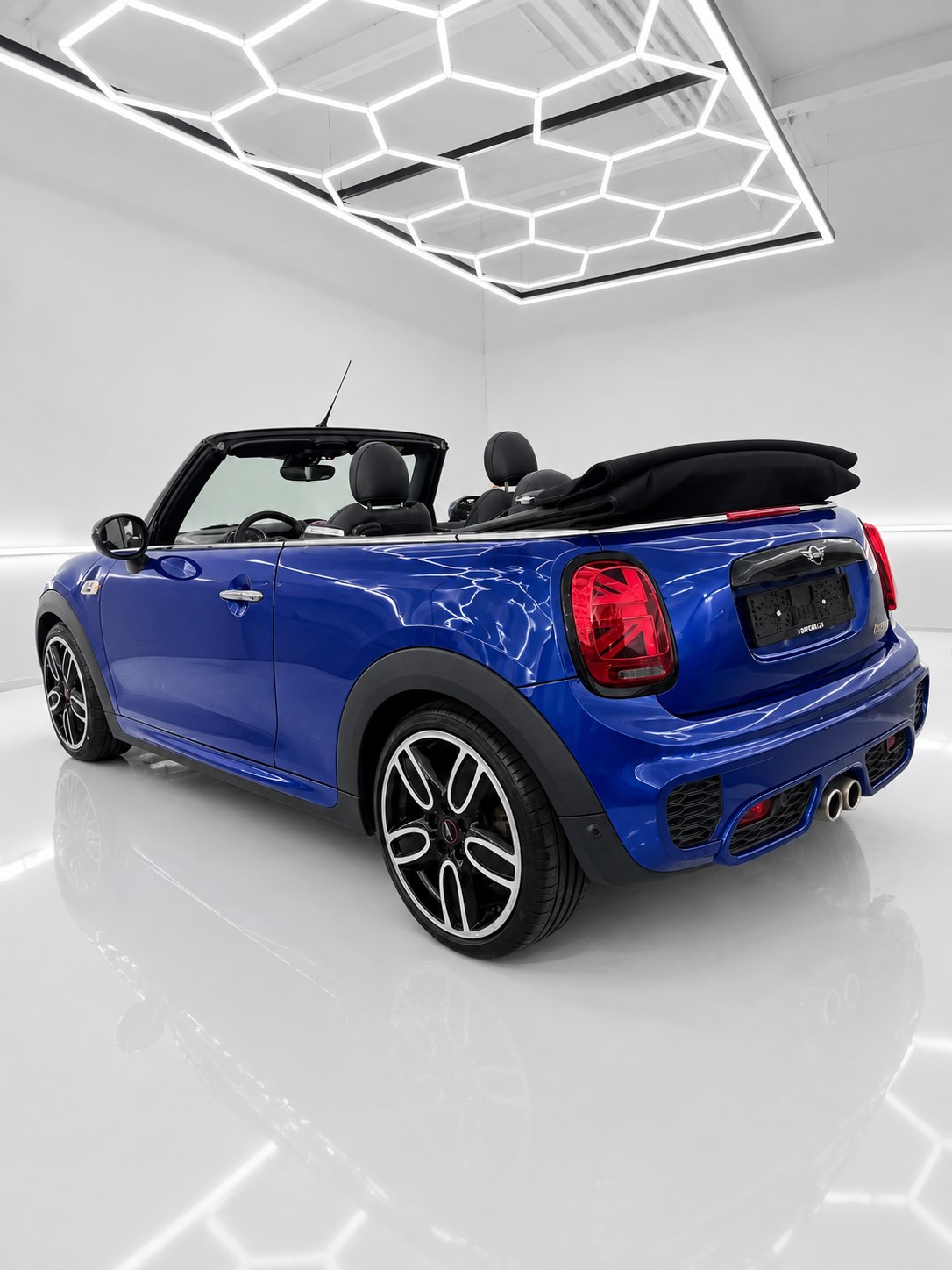 MINI Cooper S Cabriolet DKG-showroom-element-1