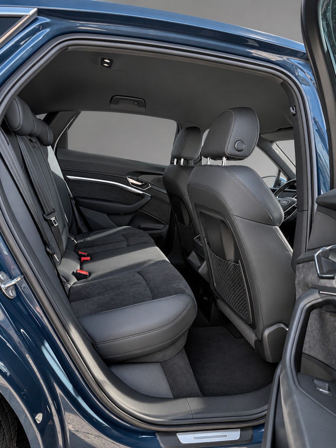 AUDI e-tron S Sportback quattro-image-7