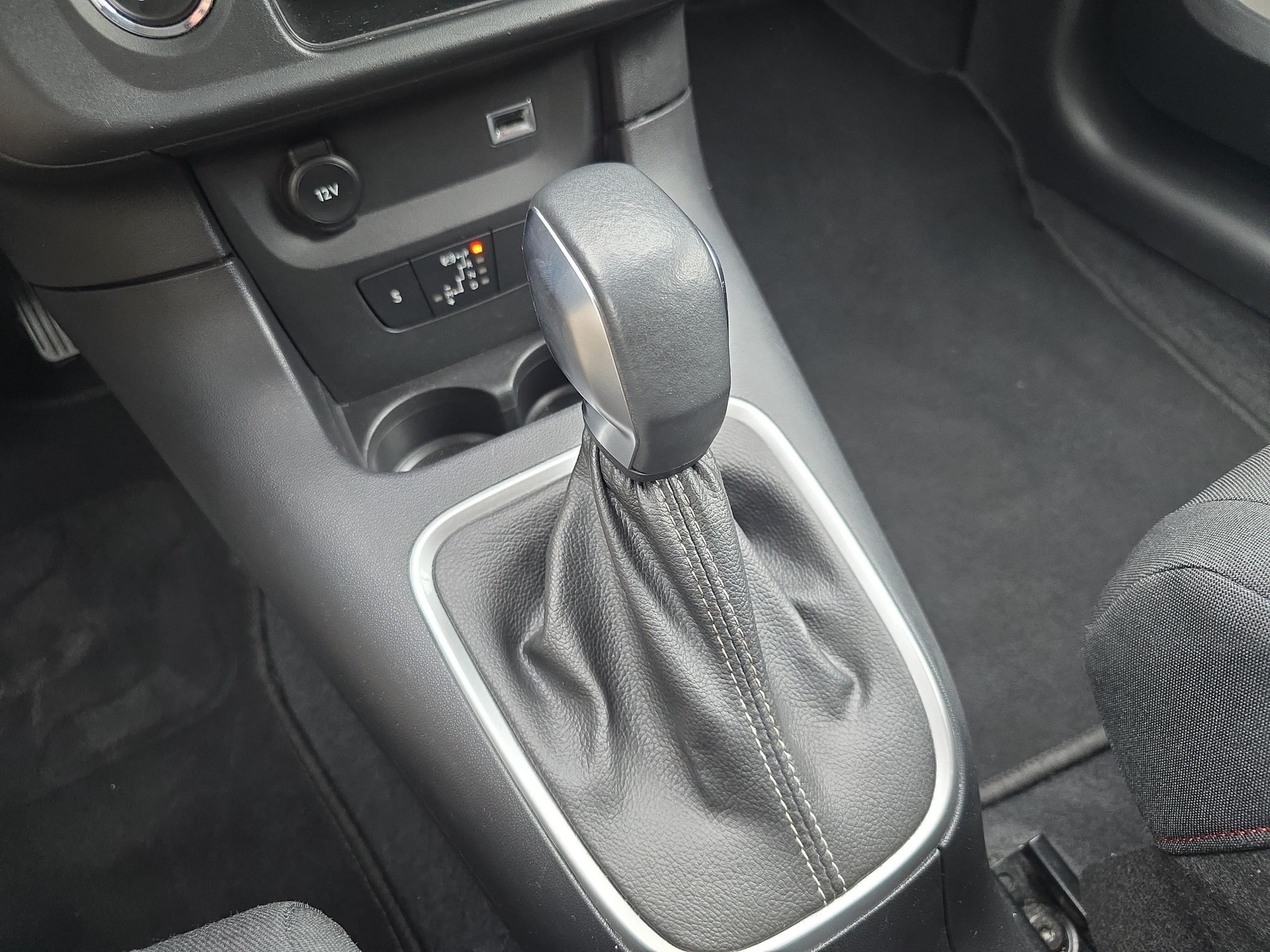 CITROEN C3 1.2 PureTech Shine-image-16