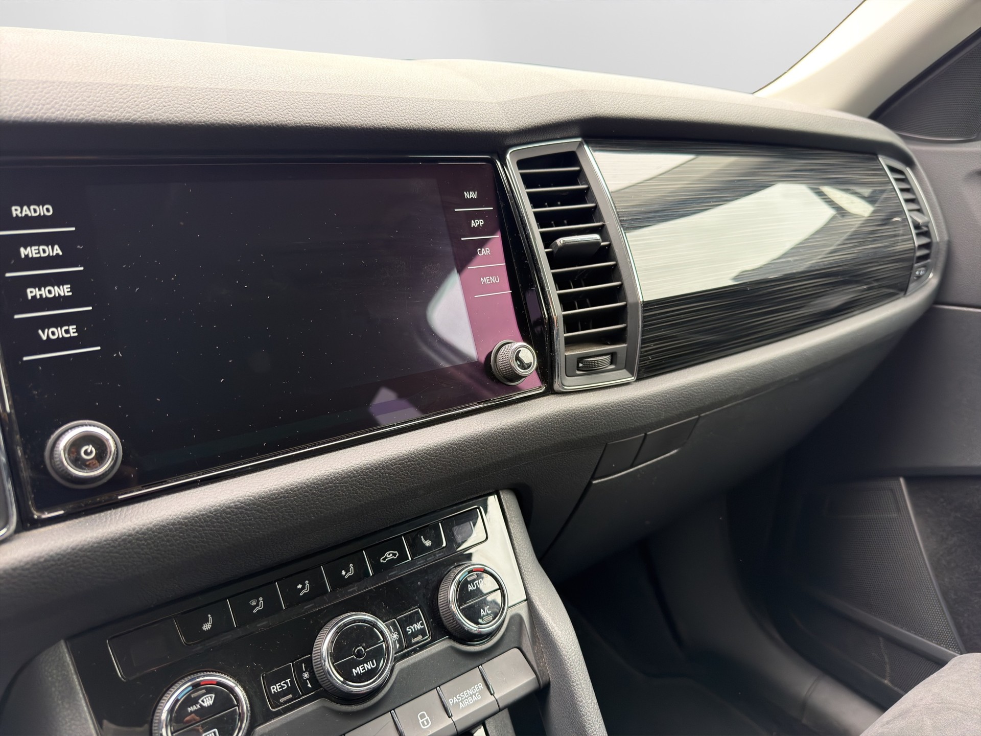 SKODA Kodiaq 2.0 TDI CR Style 4x4 DSG-image-14