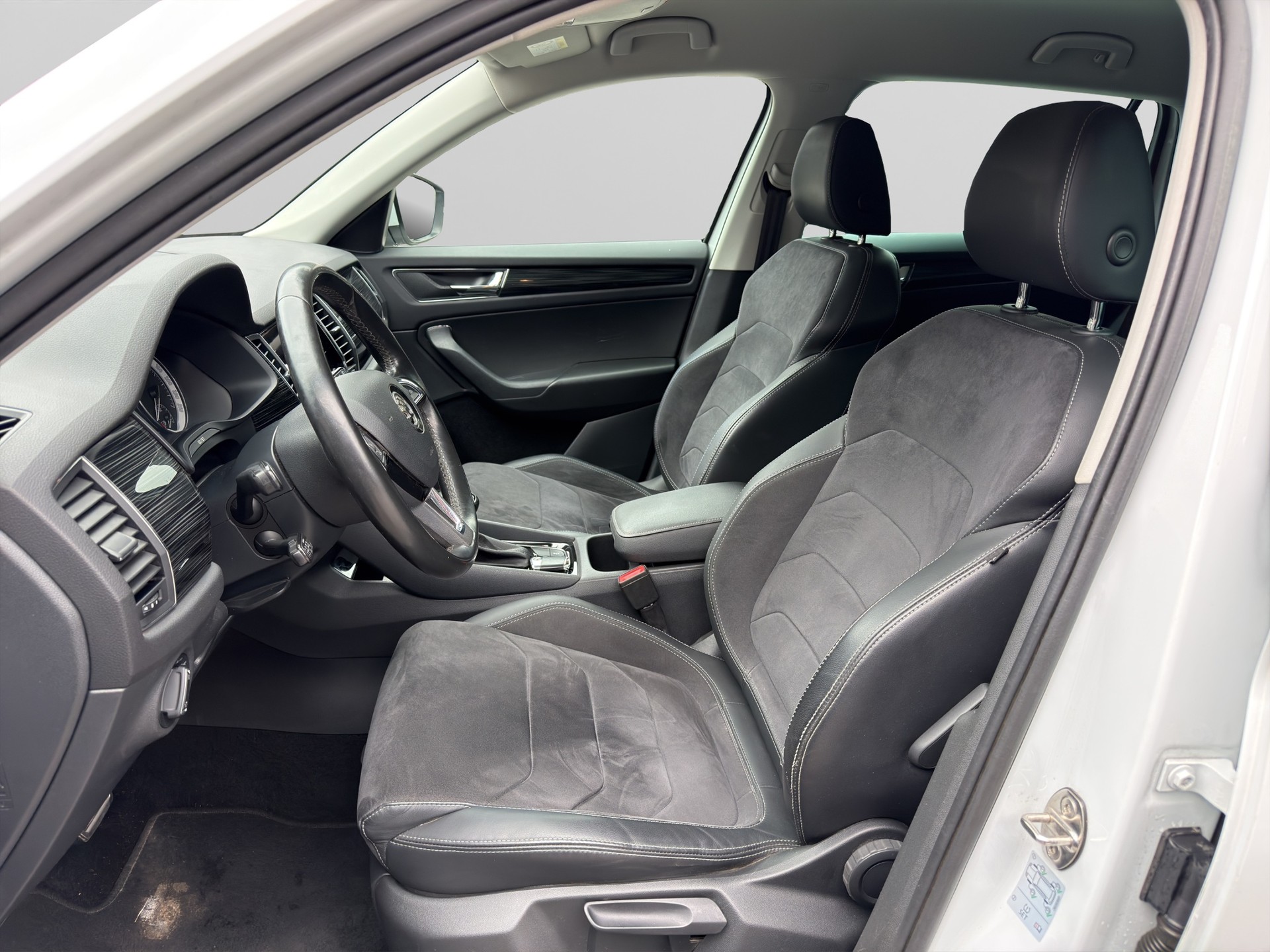 SKODA Kodiaq 2.0 TDI CR Style 4x4 DSG-image-16