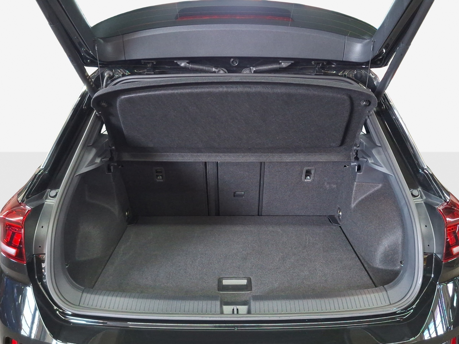 VW T-Roc 2.0 TSI R-Line DSG 4Motion-image-12
