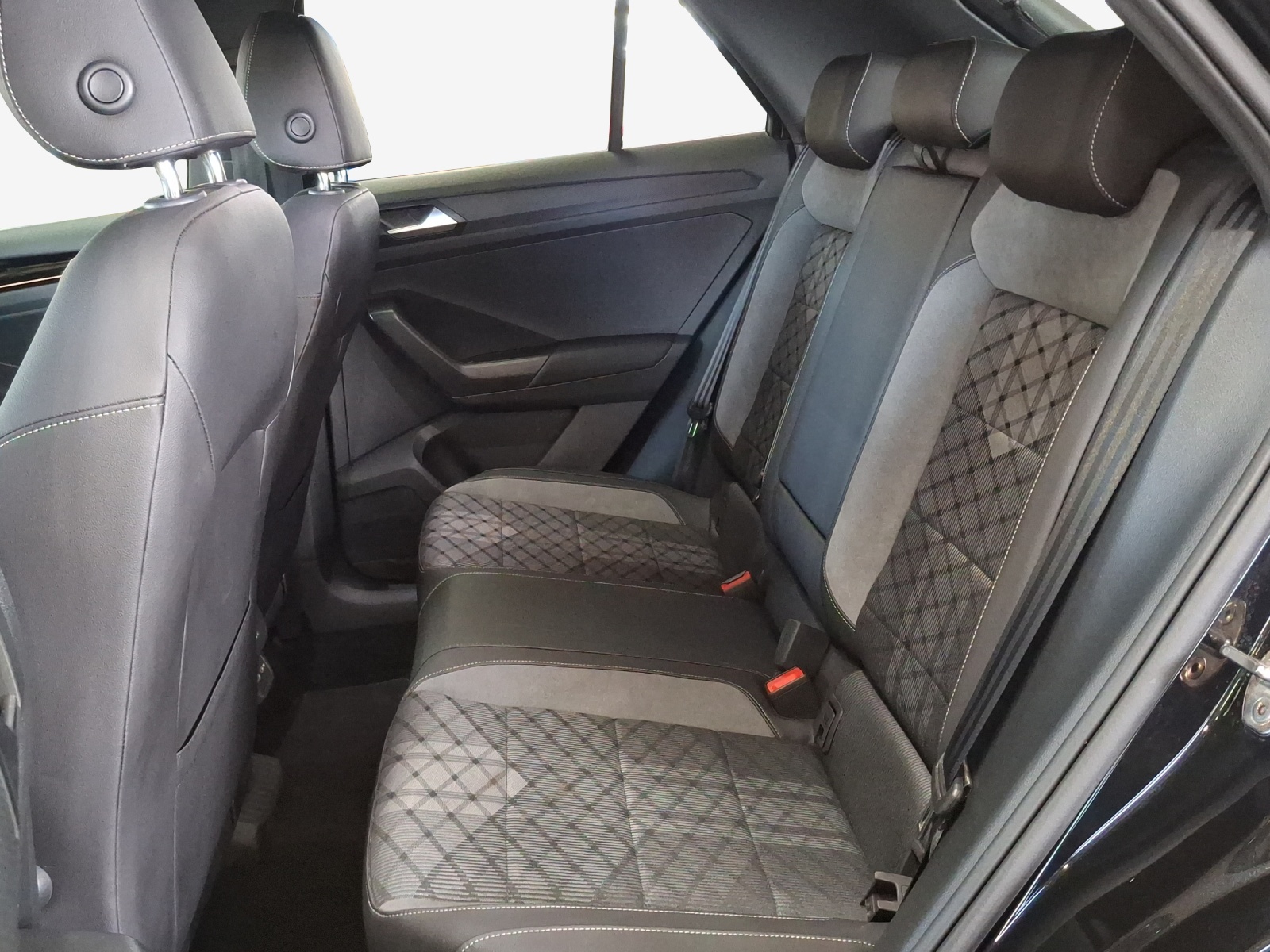 VW T-Roc 2.0 TSI R-Line DSG 4Motion-image-11