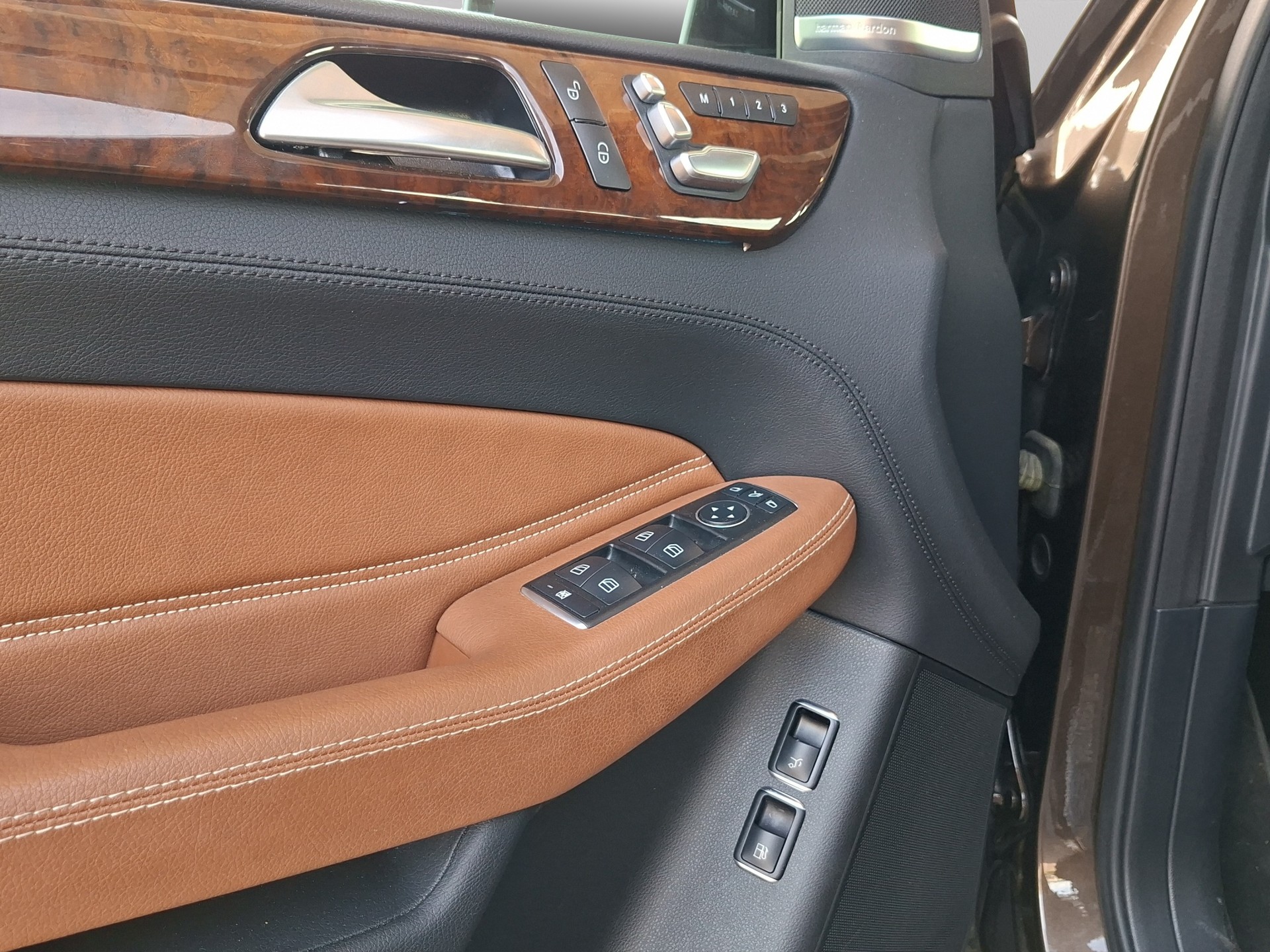 MERCEDES-BENZ GLE 500 e 4Matic 7G-Tronic-image-17