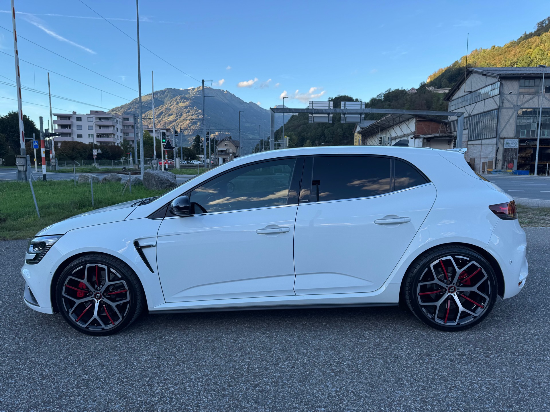 RENAULT Mégane Trophy 300 EDC-image-7