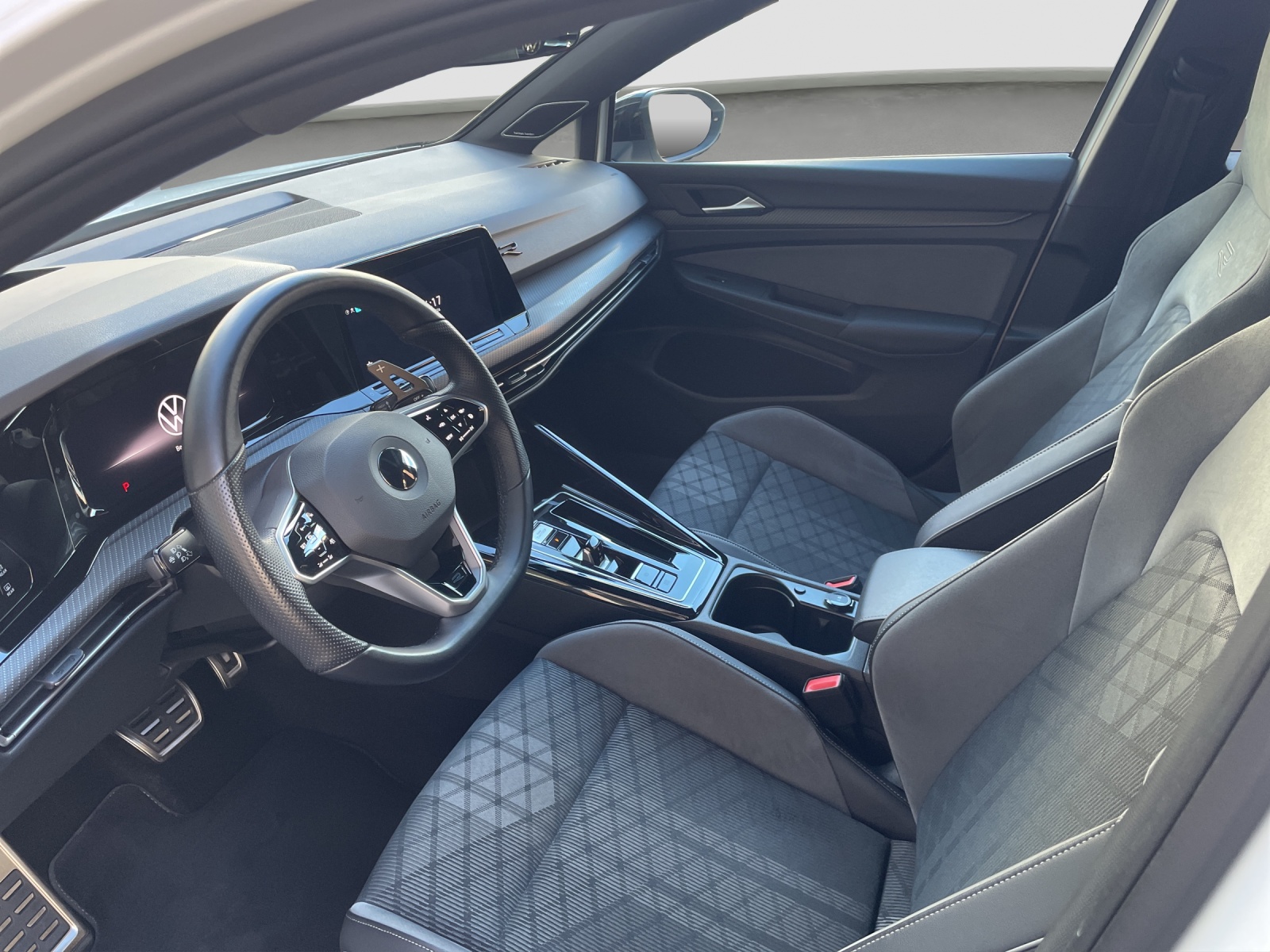 VW Golf 1.5 eTSI mHEV ACT R-Line DSG-image-7