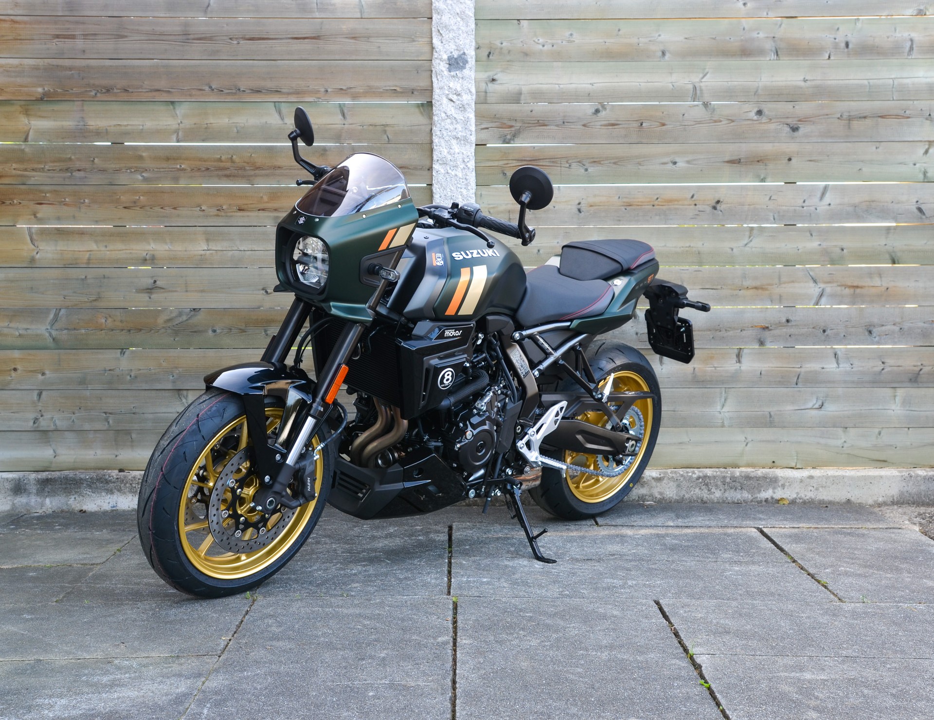 SUZUKI GSX 8TT-showroom-element-3