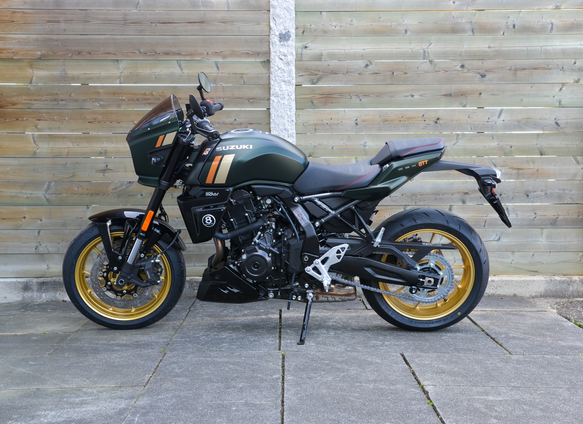SUZUKI GSX 8TT-showroom-element-2