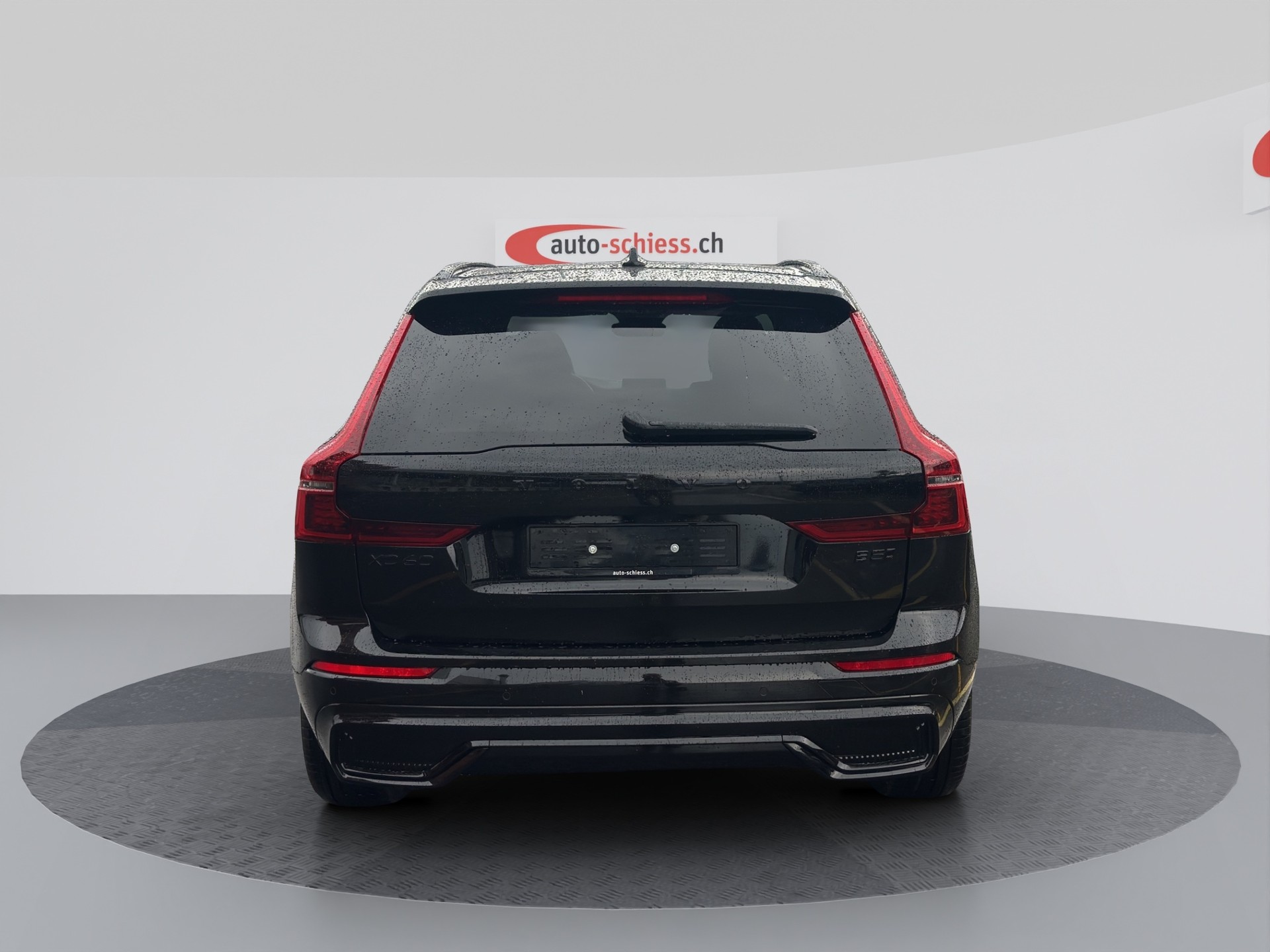 VOLVO XC60 B5 Benzin Mild Hybrid AWD Plus Black Edition Geartronic-image-3