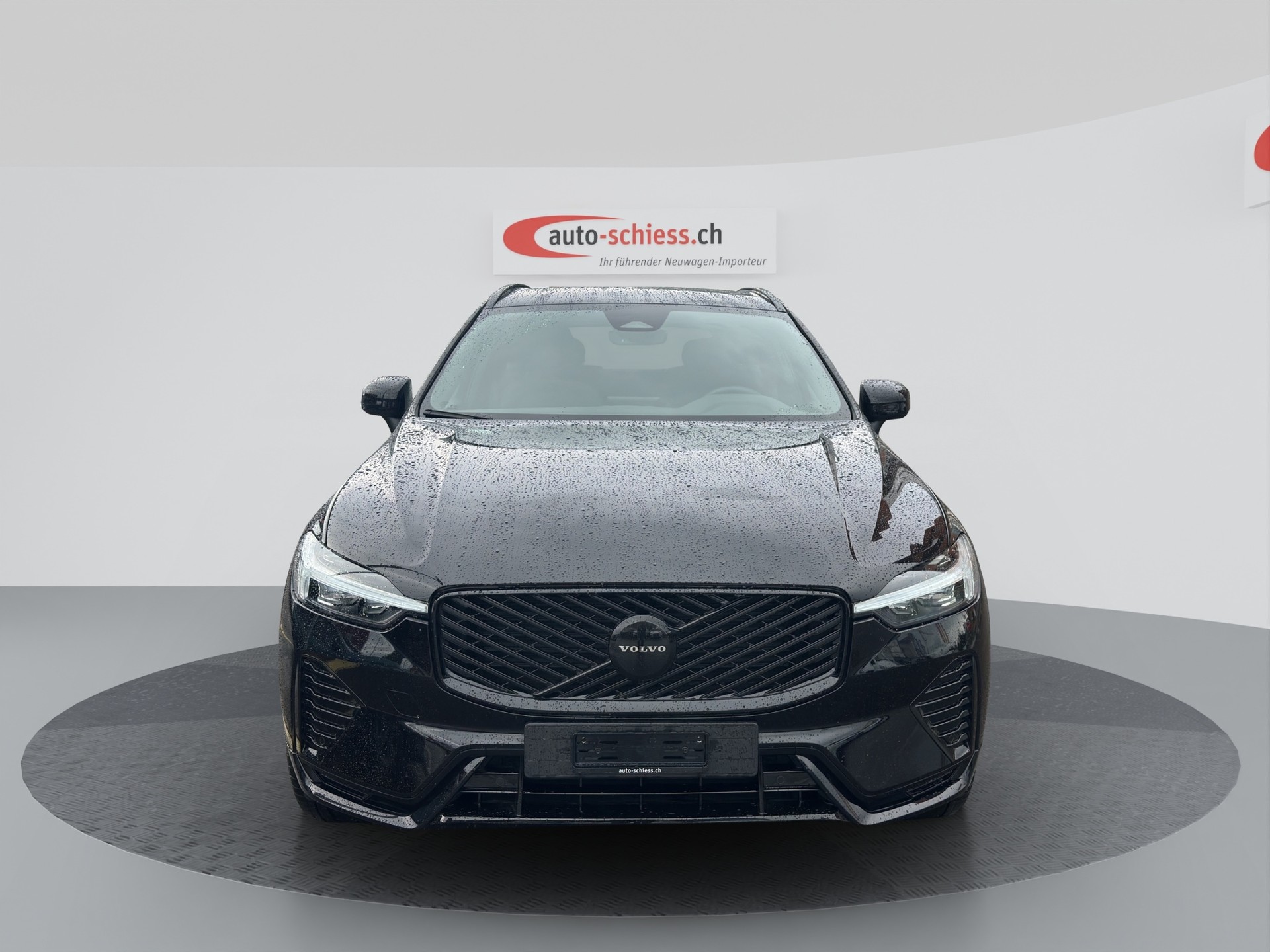 VOLVO XC60 B5 Benzin Mild Hybrid AWD Plus Black Edition Geartronic-image-1
