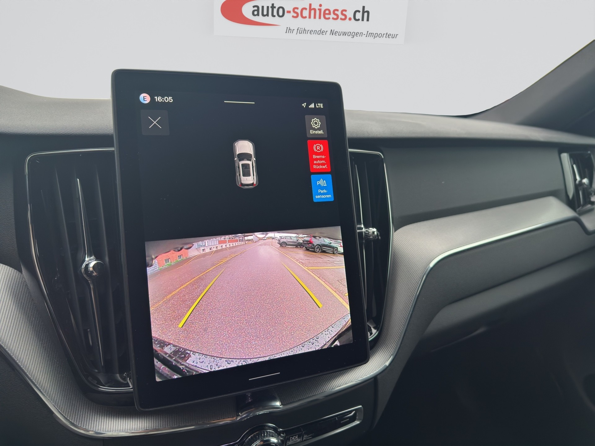VOLVO XC60 B5 Benzin Mild Hybrid AWD Plus Black Edition Geartronic-image-12