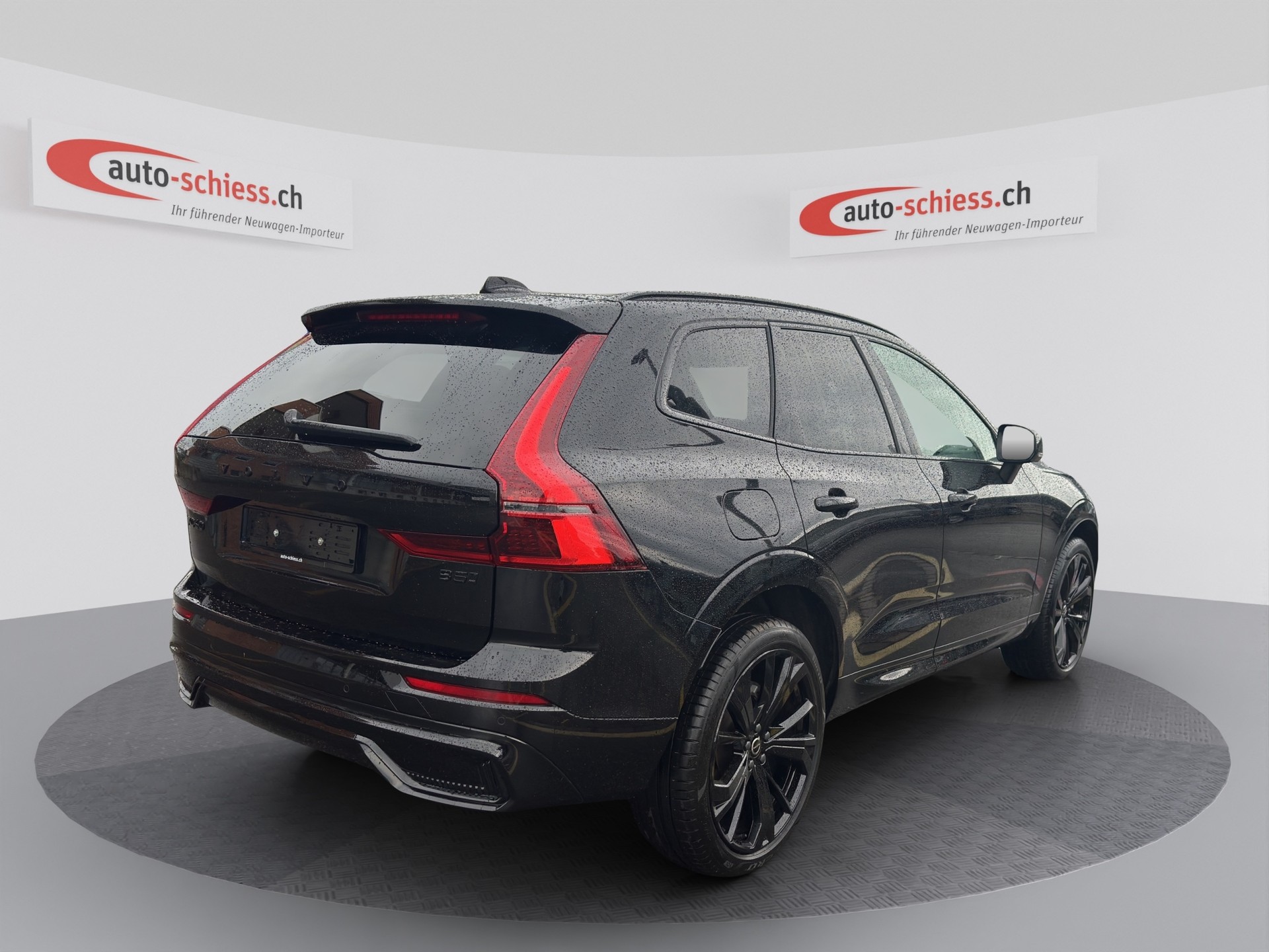VOLVO XC60 B5 Benzin Mild Hybrid AWD Plus Black Edition Geartronic-image-4