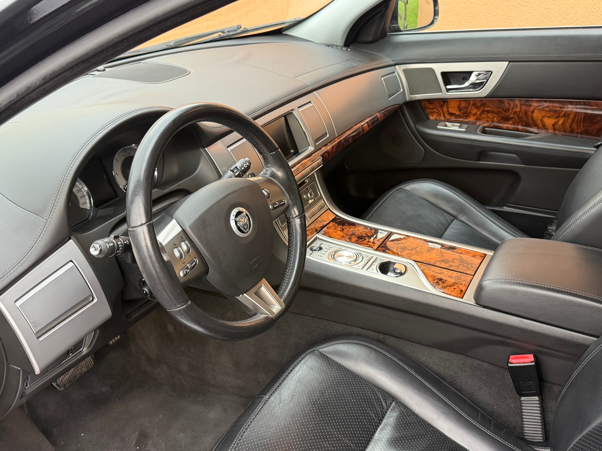 JAGUAR XF 3.0d S V6 Premium Luxury-image-8