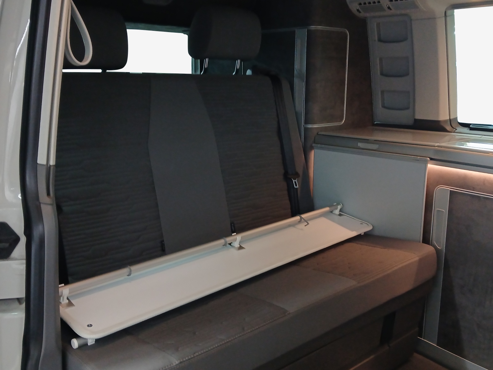 VW T6.1 California 2.0 TDI Ocean Liberty DSG-image-11