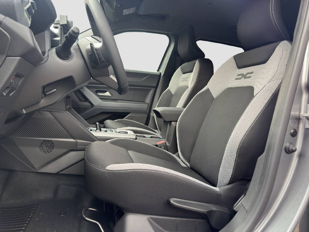 DACIA Duster 1.2 Hybrid Journey 4WD-image-8