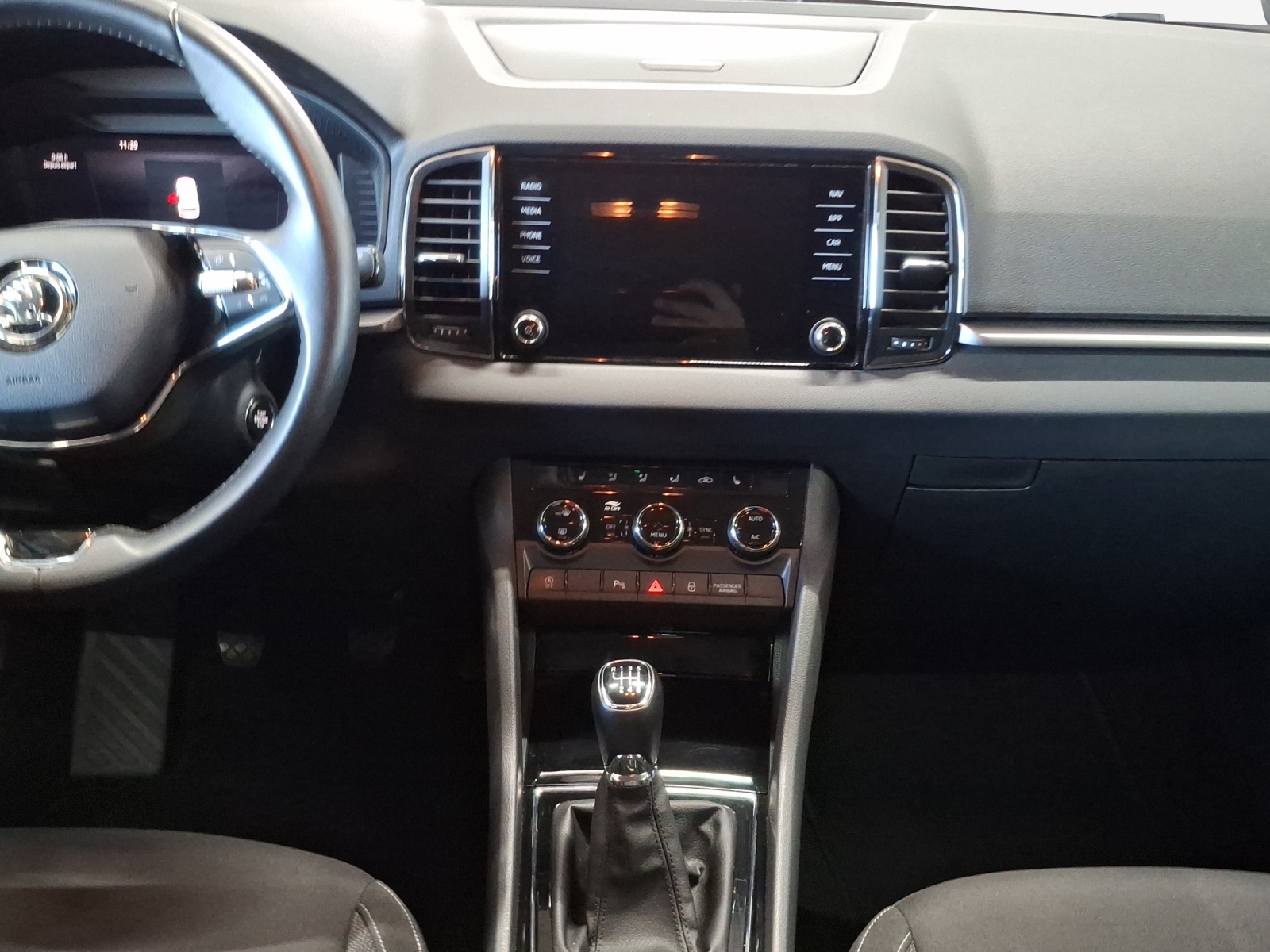 SKODA Karoq 1.5 TSI Ambition-image-10