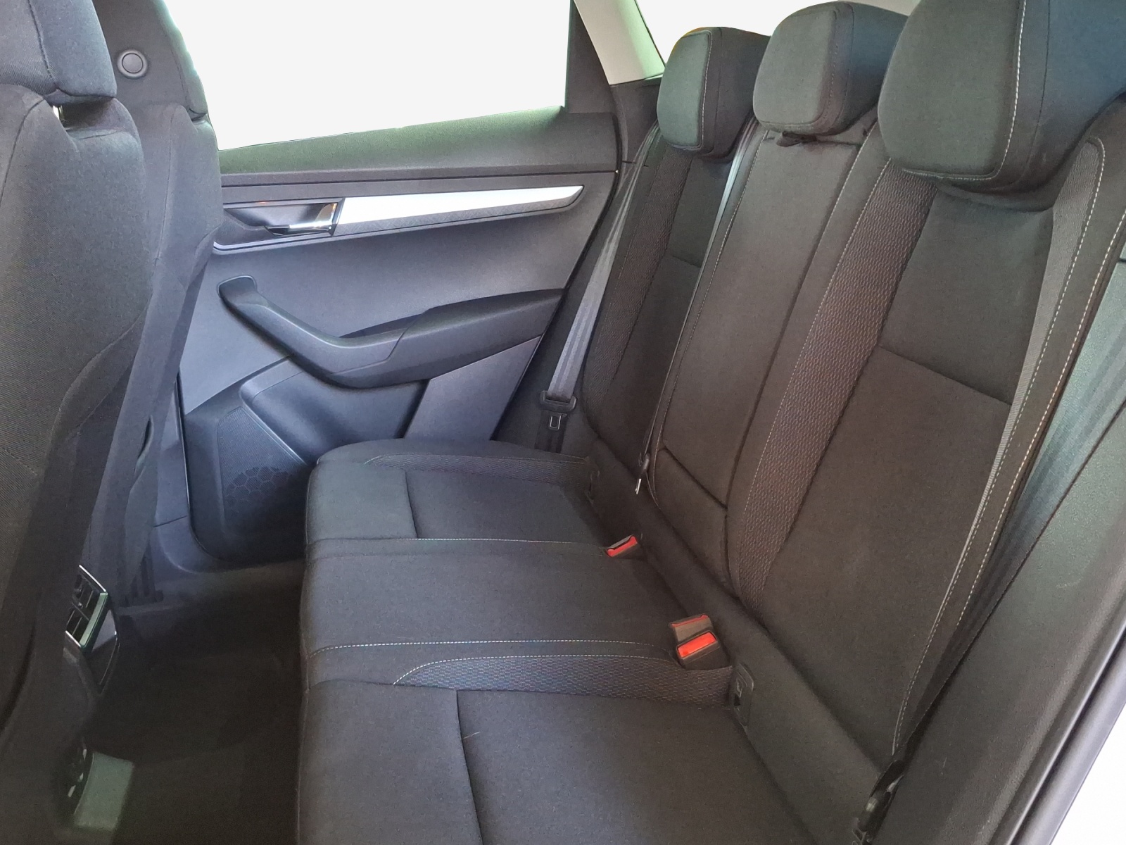 SKODA Karoq 1.5 TSI Ambition-image-11