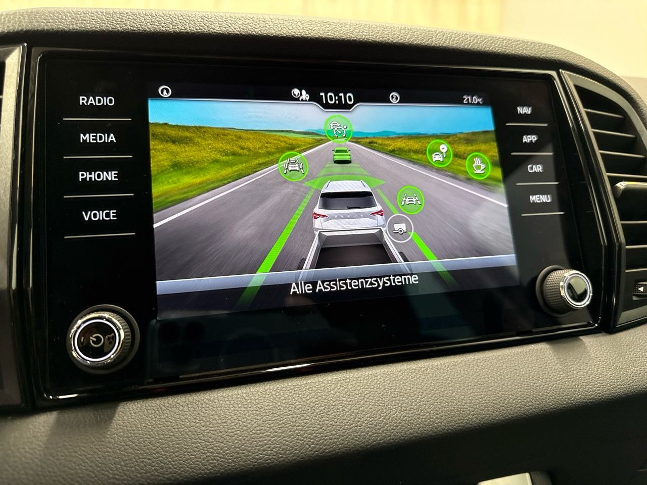 SKODA Karoq 1.5 TSI Selection DSG-image-8