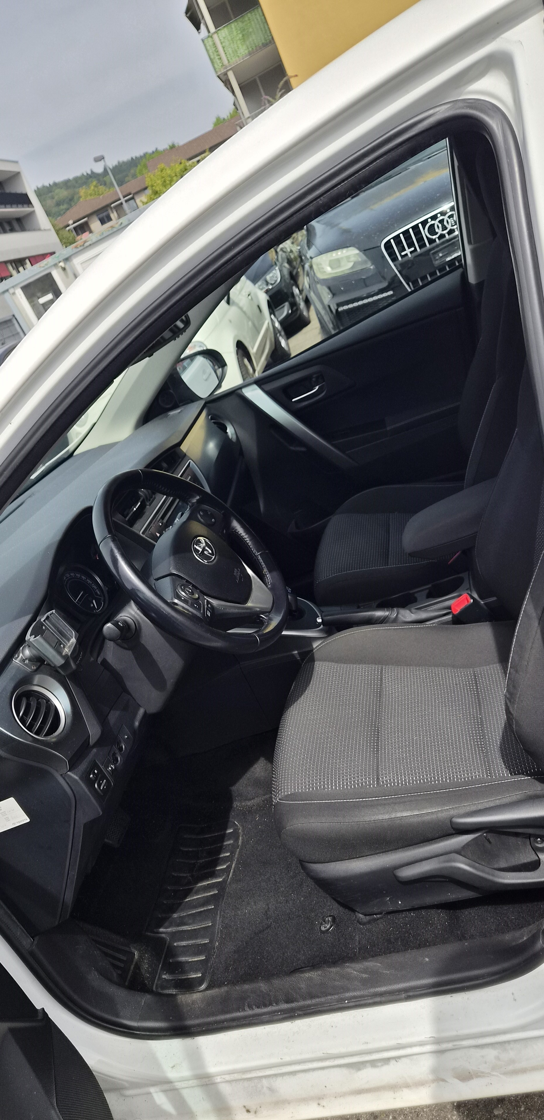 TOYOTA Auris 1.8 16V HSD Linea Luna-image-10