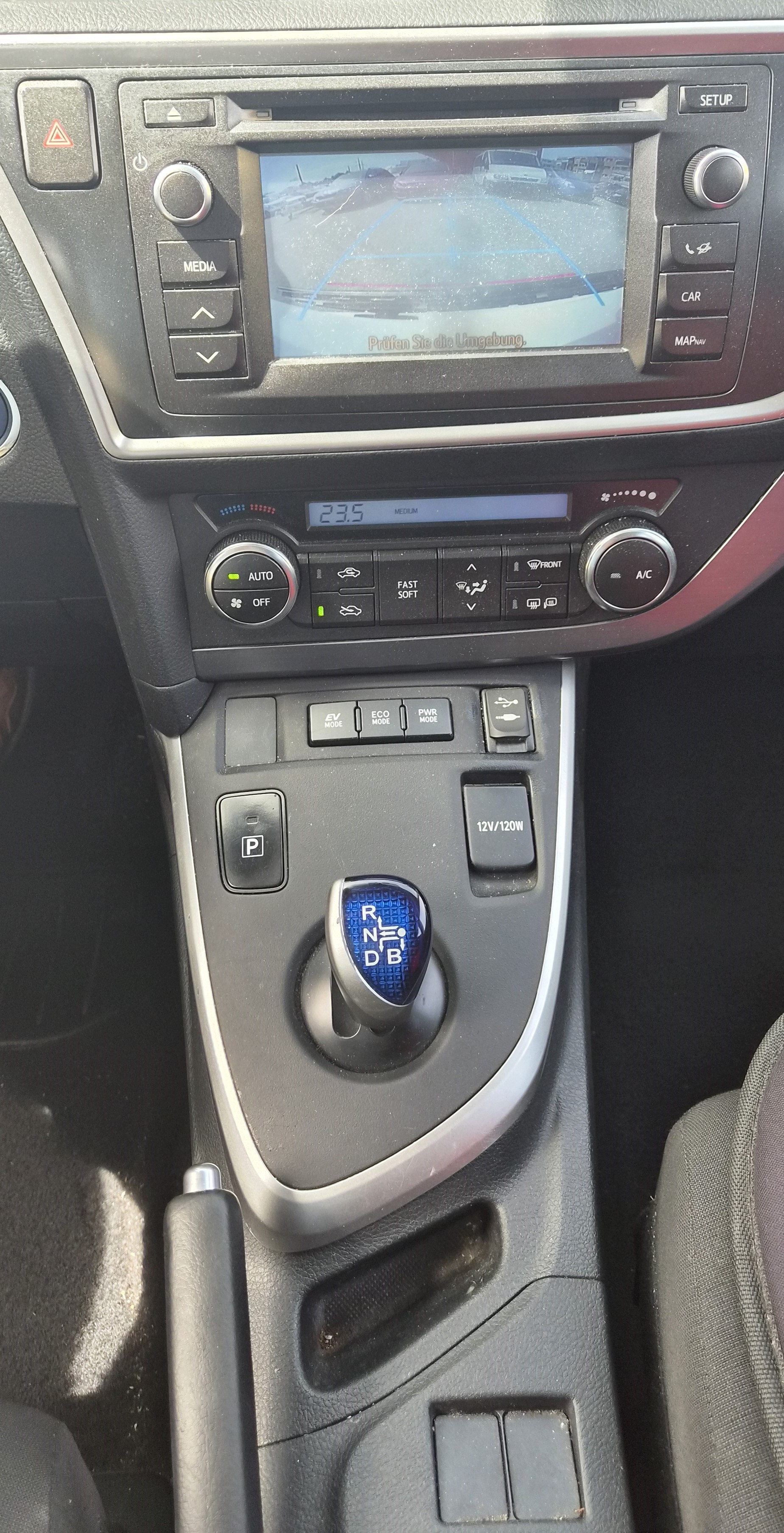 TOYOTA Auris 1.8 16V HSD Linea Luna-image-9