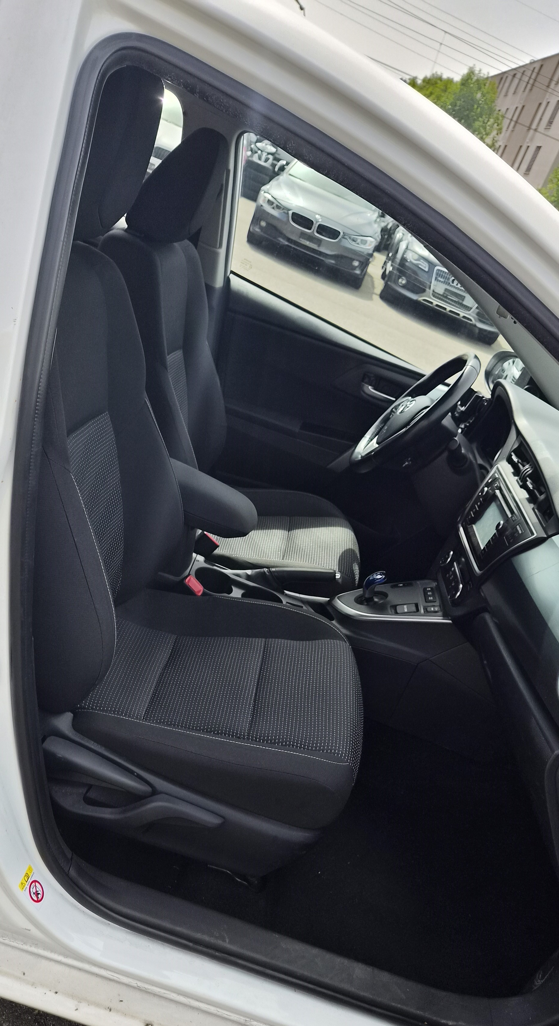 TOYOTA Auris 1.8 16V HSD Linea Luna-image-13