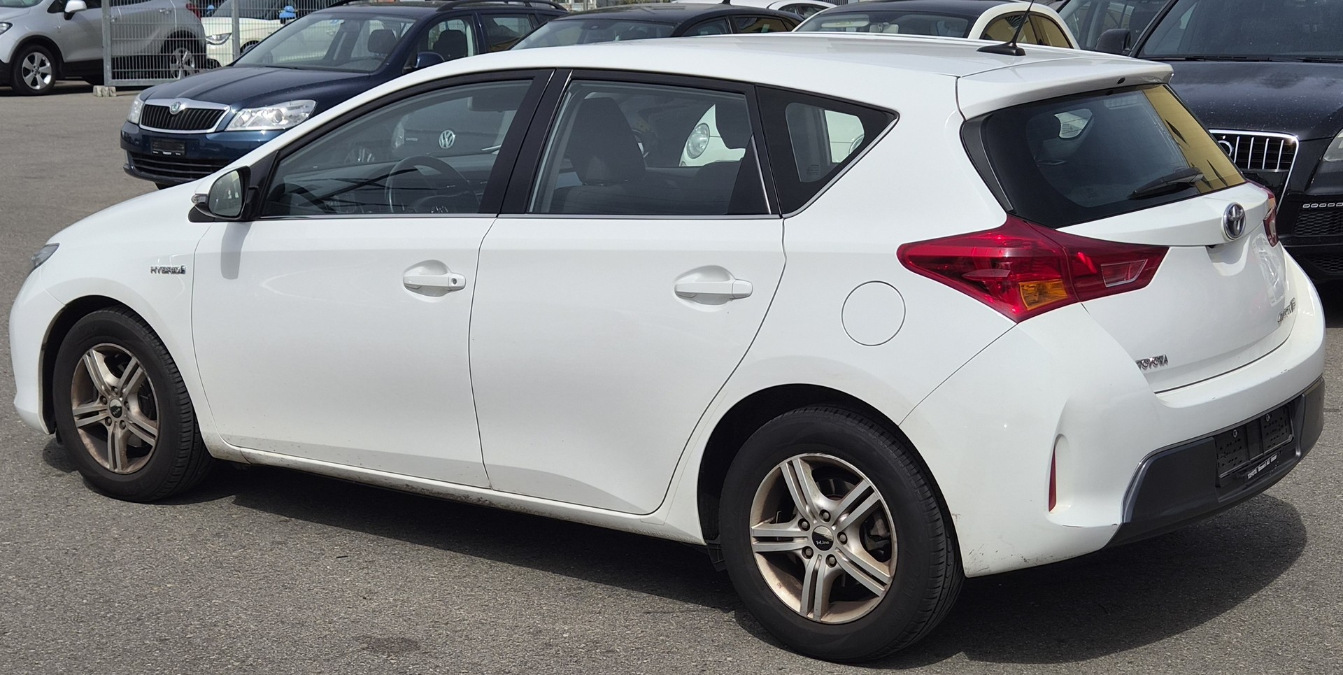 TOYOTA Auris 1.8 16V HSD Linea Luna-image-3