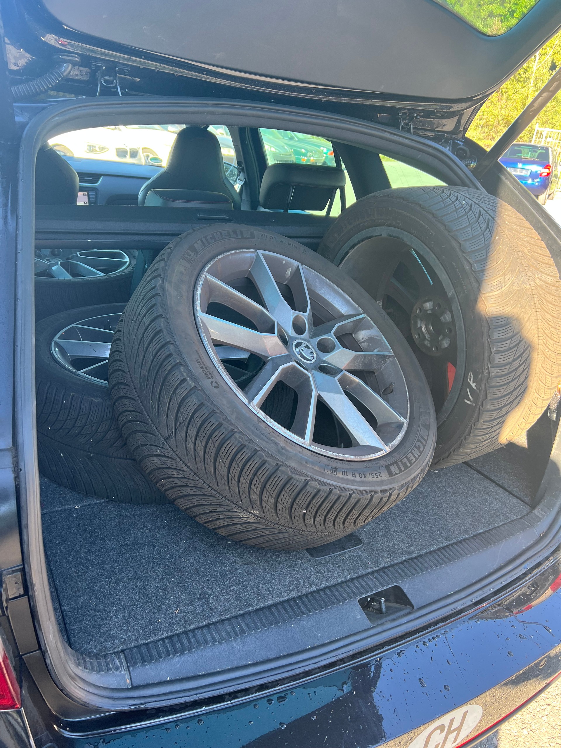 SKODA Octavia Combi 2.0 TSI RS DSG-image-8