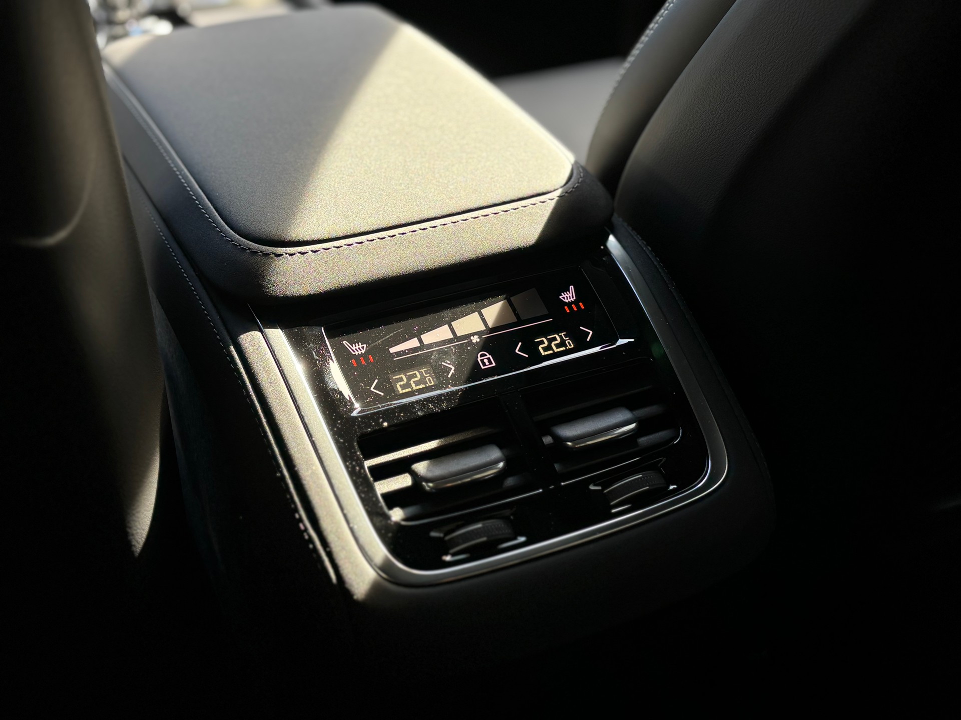 VOLVO XC90 2.0 B5 MH Black Edition AWD-image-12