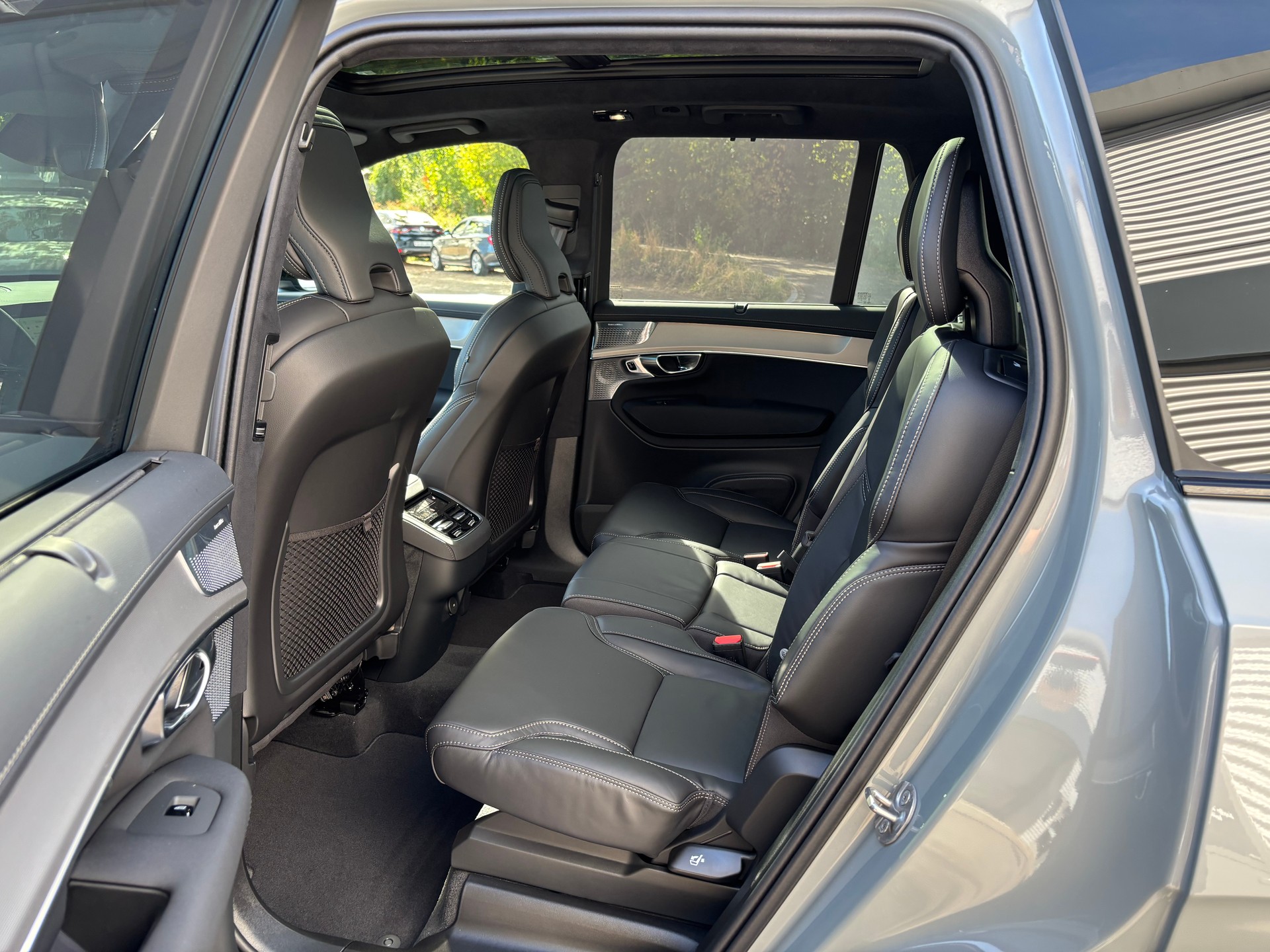 VOLVO XC90 2.0 B5 MH Black Edition AWD-image-11