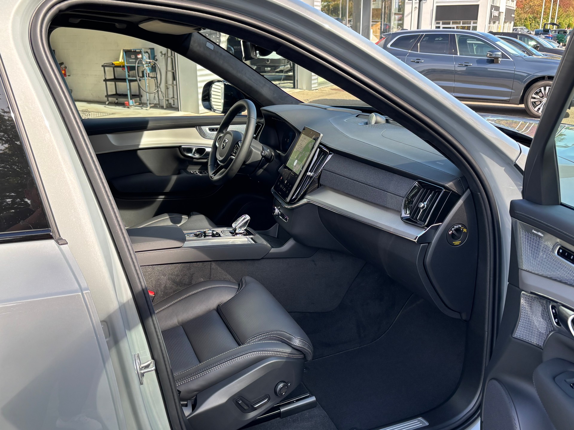 VOLVO XC90 2.0 B5 MH Black Edition AWD-image-6