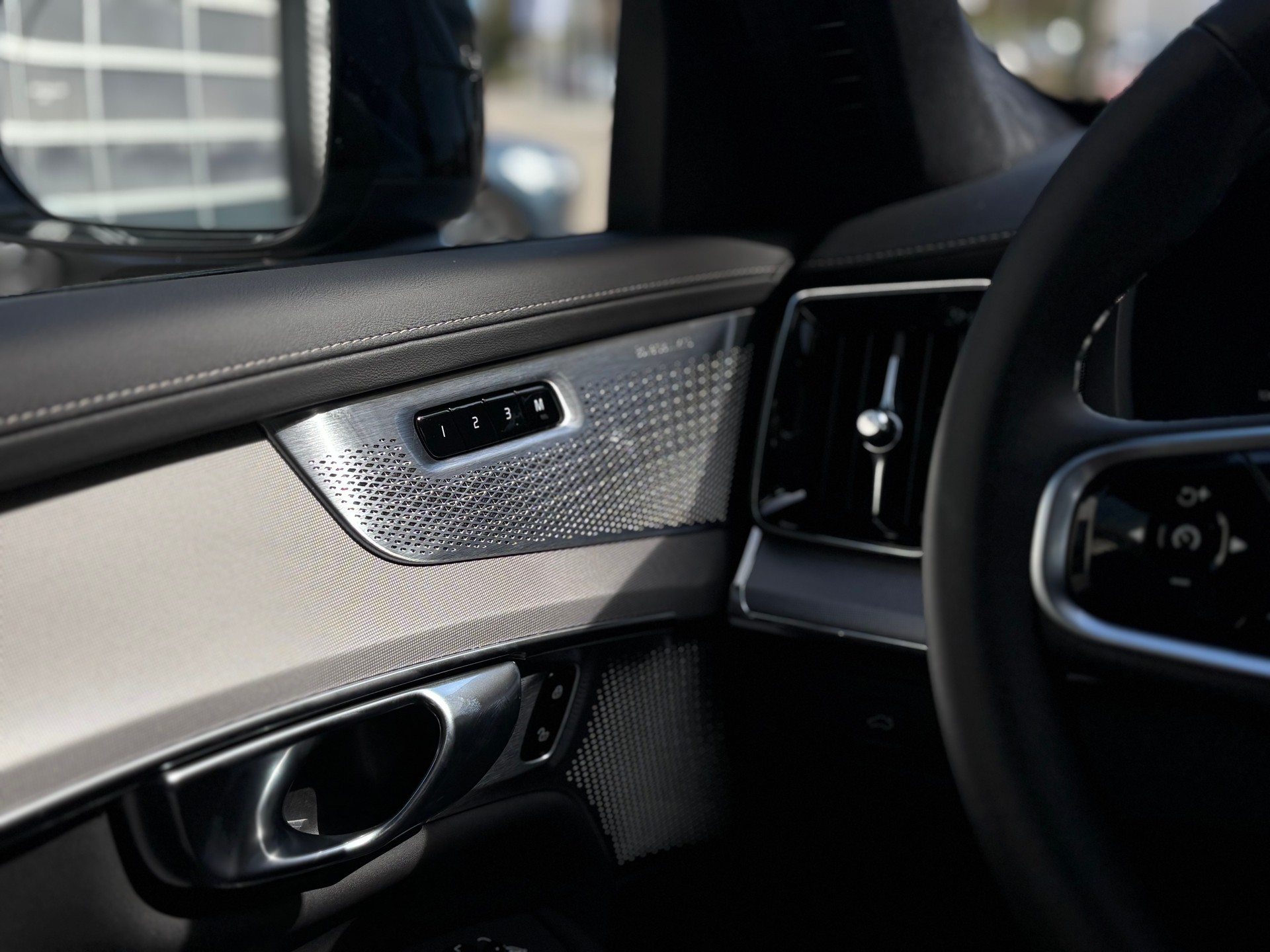 VOLVO XC90 2.0 B5 MH Black Edition AWD-image-15