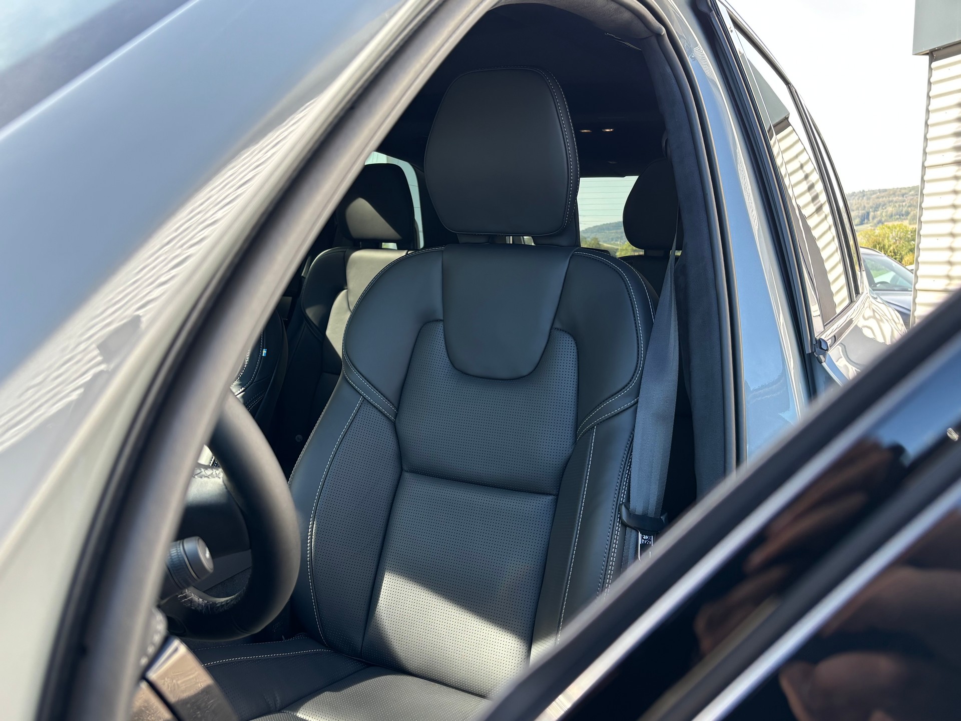 VOLVO XC90 2.0 B5 MH Black Edition AWD-image-3