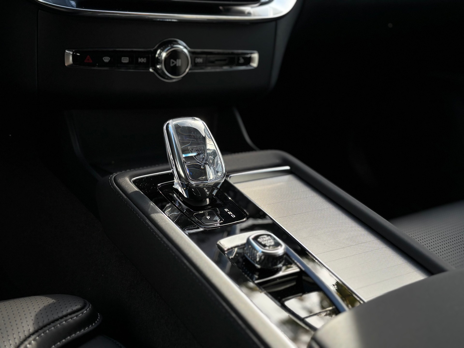 VOLVO XC90 2.0 B5 MH Black Edition AWD-image-16