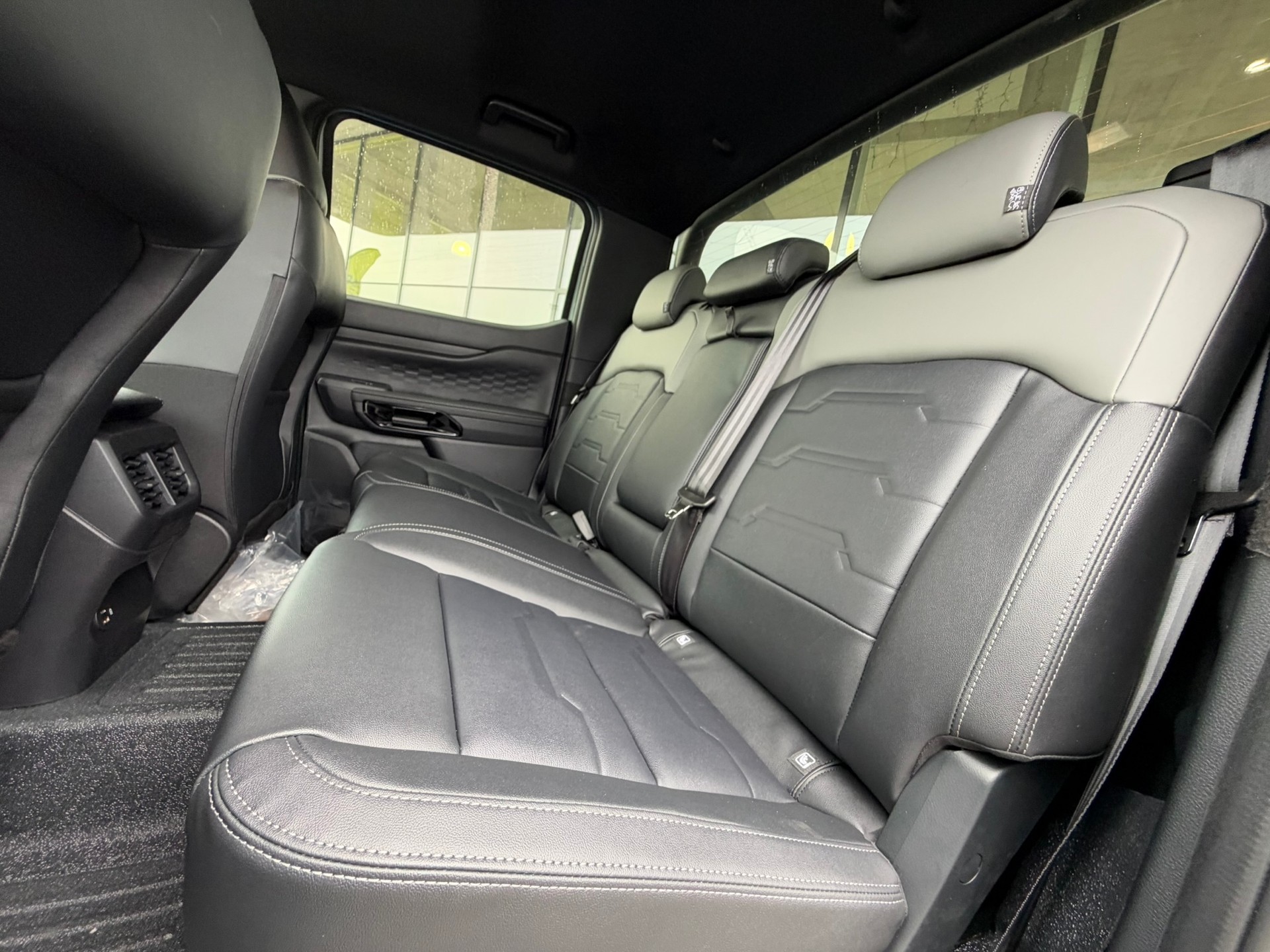 FORD Ranger Limited Chill grey Edition - 3.0 Eco Blue e-4WD Automat-image-7