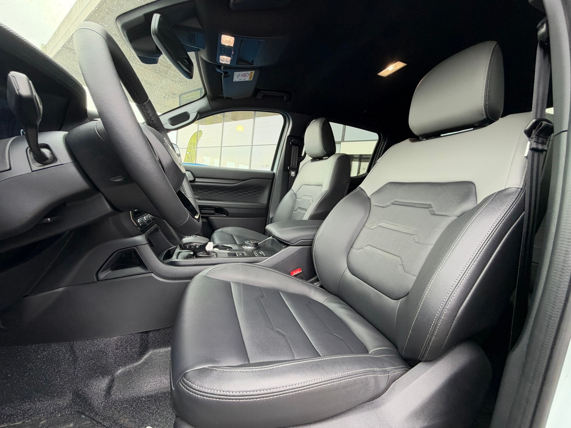 FORD Ranger Limited Chill grey Edition - 3.0 Eco Blue e-4WD Automat-image-6