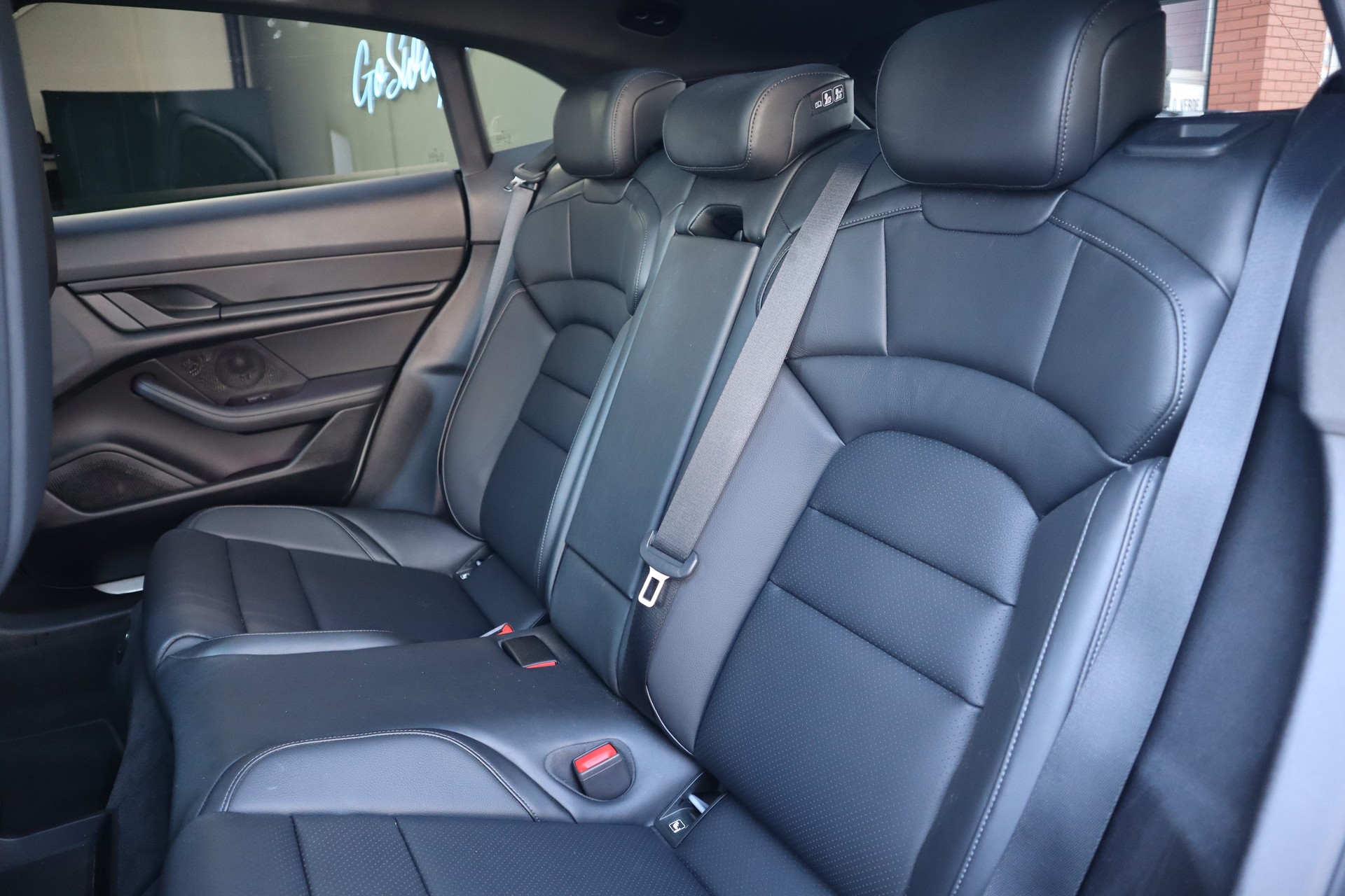 PORSCHE Taycan 4S Cross Turismo * Porsche Approved *-image-11