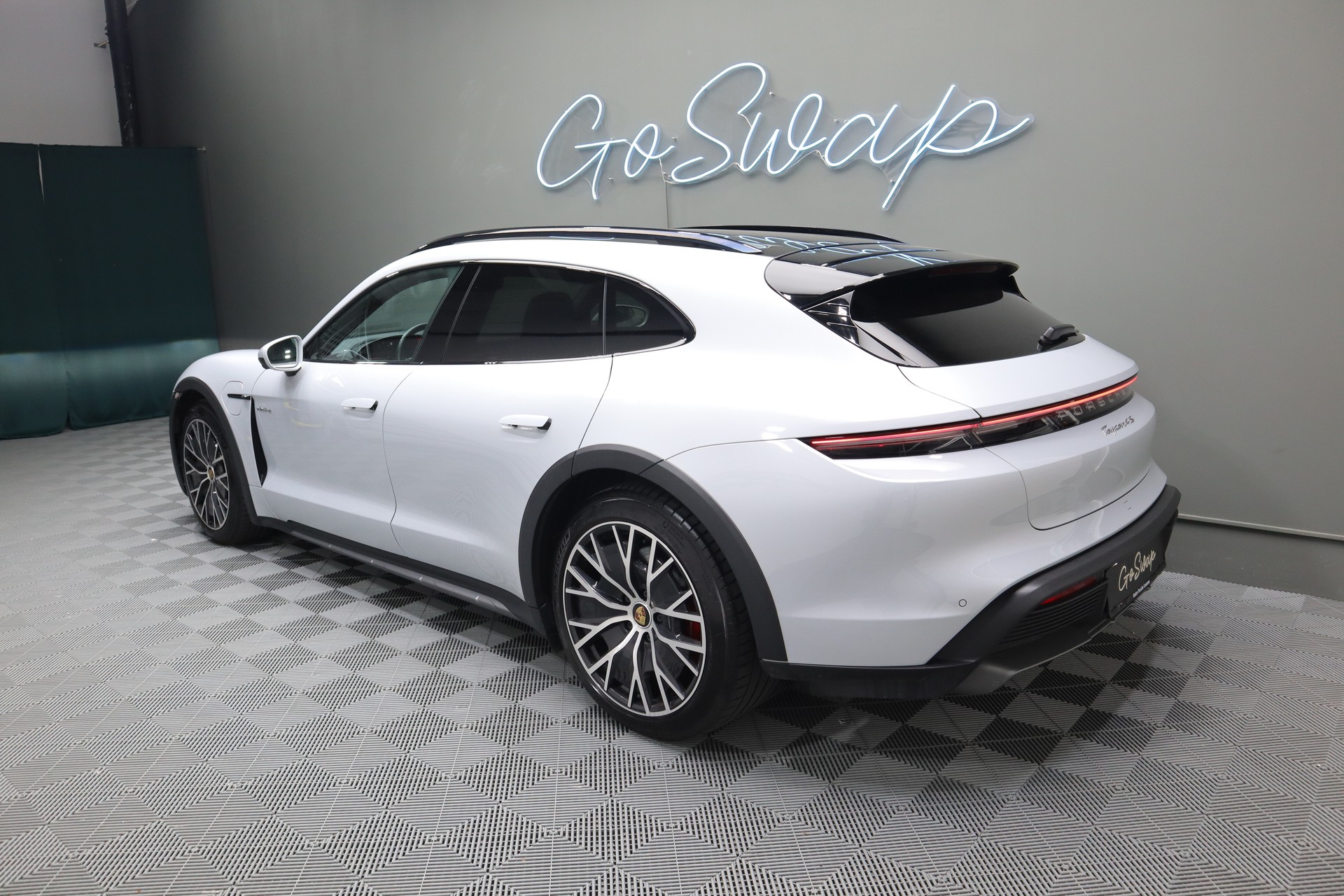 PORSCHE Taycan 4S Cross Turismo * Porsche Approved *-image-7