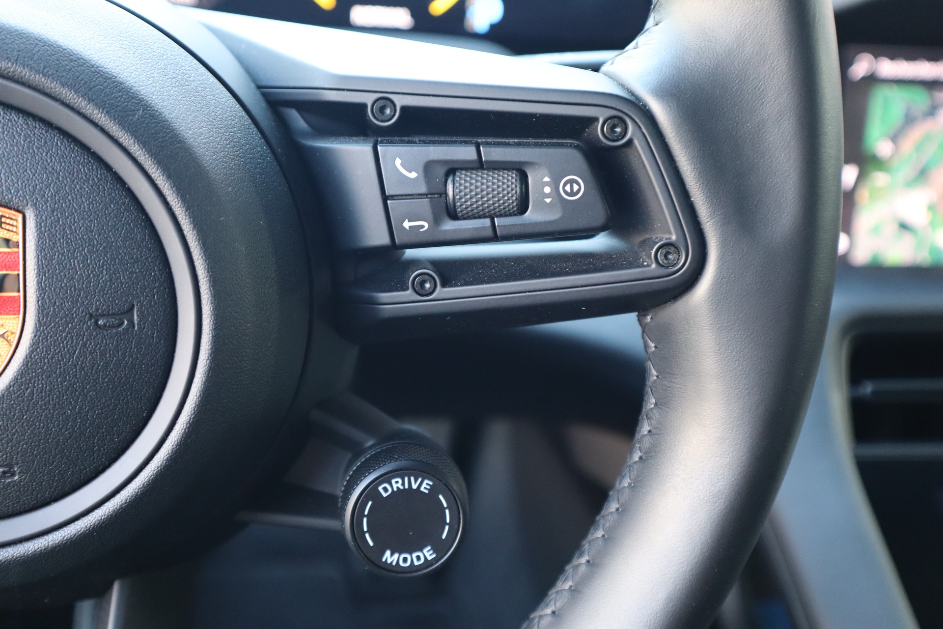 PORSCHE Taycan 4S Cross Turismo * Porsche Approved *-image-22