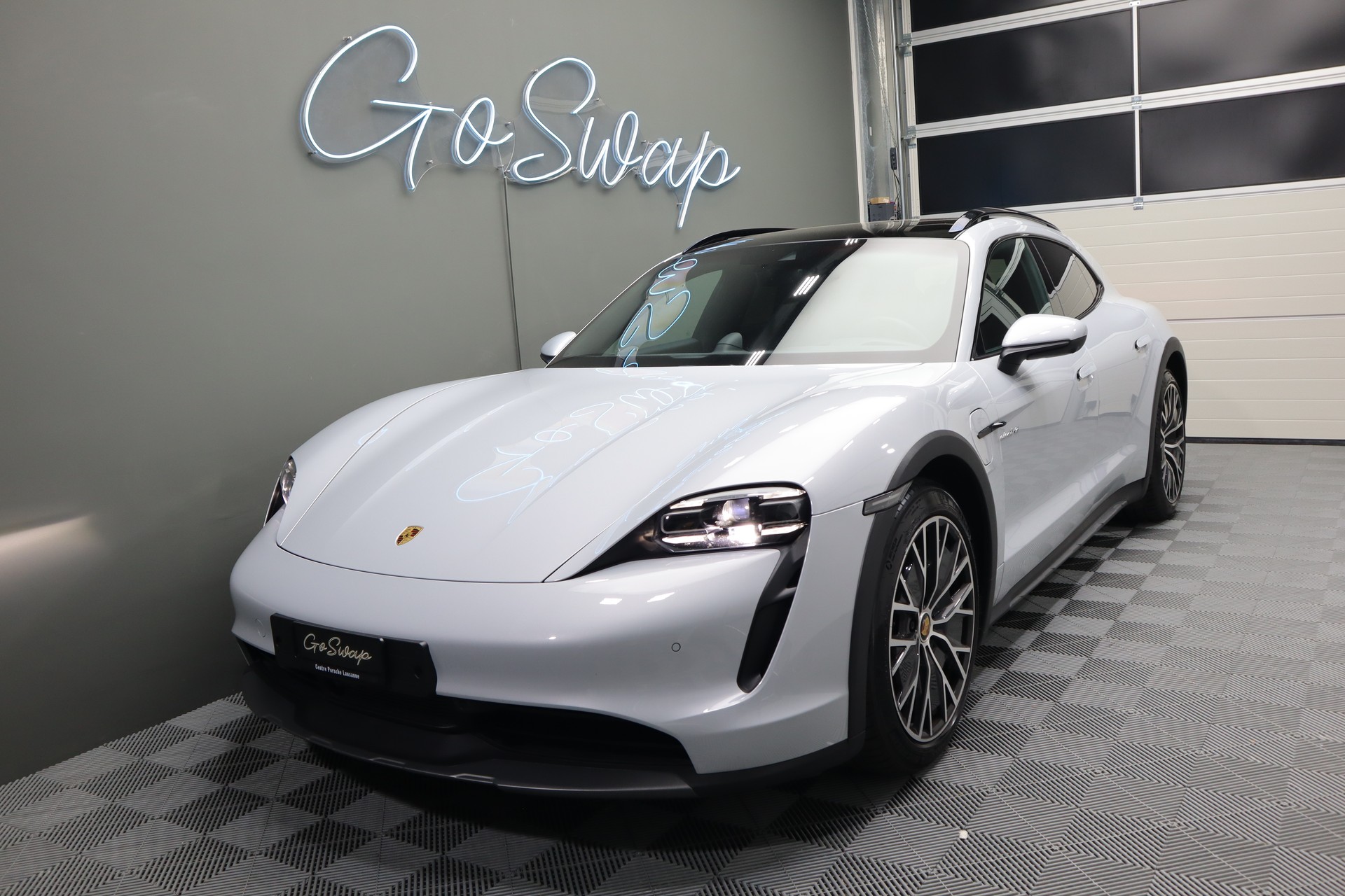 PORSCHE Taycan 4S Cross Turismo * Porsche Approved *-image-6