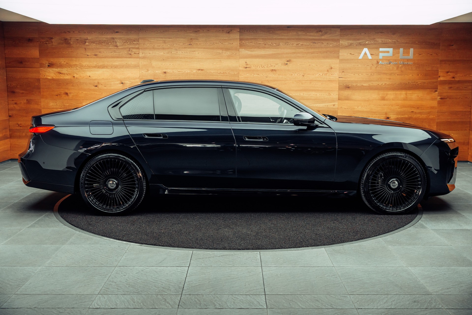 BMW 740d xDrive 48V M Sport Steptronic-image-10