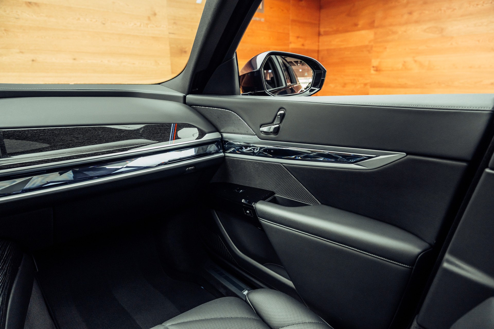 BMW 740d xDrive 48V M Sport Steptronic-image-11