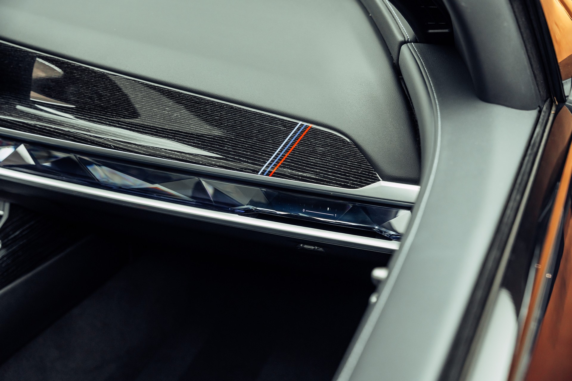 BMW 740d xDrive 48V M Sport Steptronic-image-17
