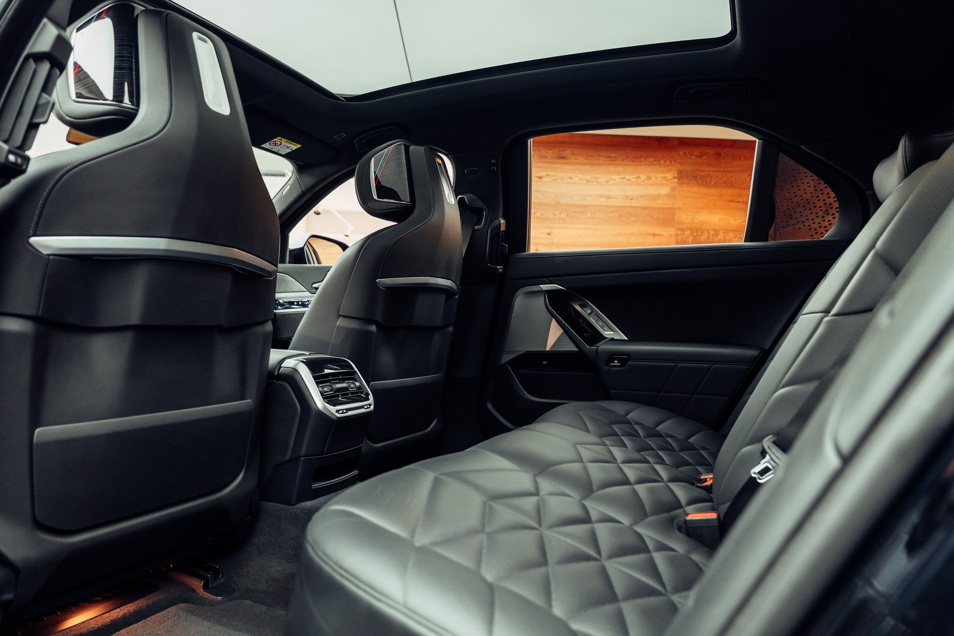 BMW 740d xDrive 48V M Sport Steptronic-image-8