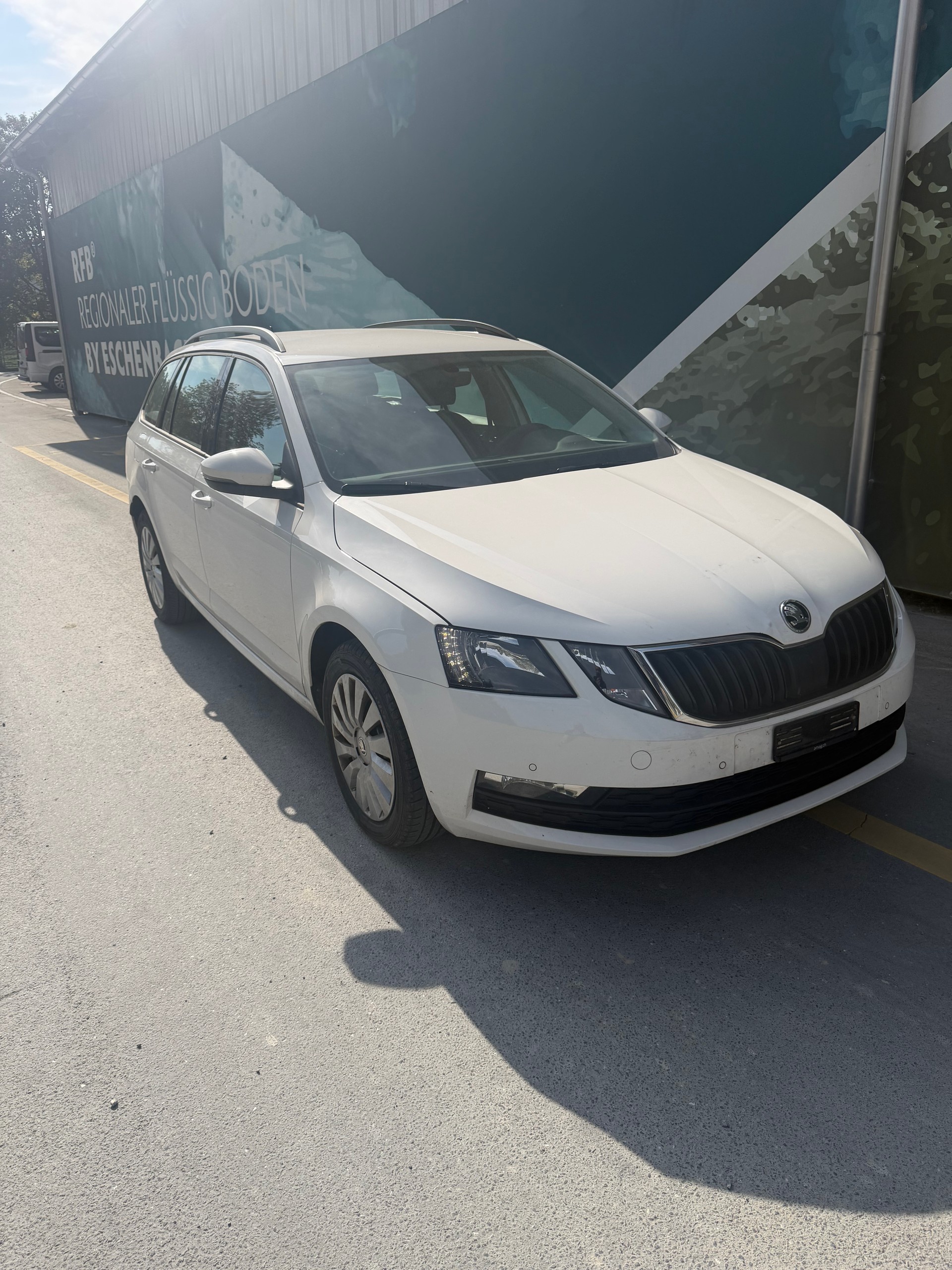 SKODA Octavia Combi 2.0 TDI Ambition 4x4-image-1